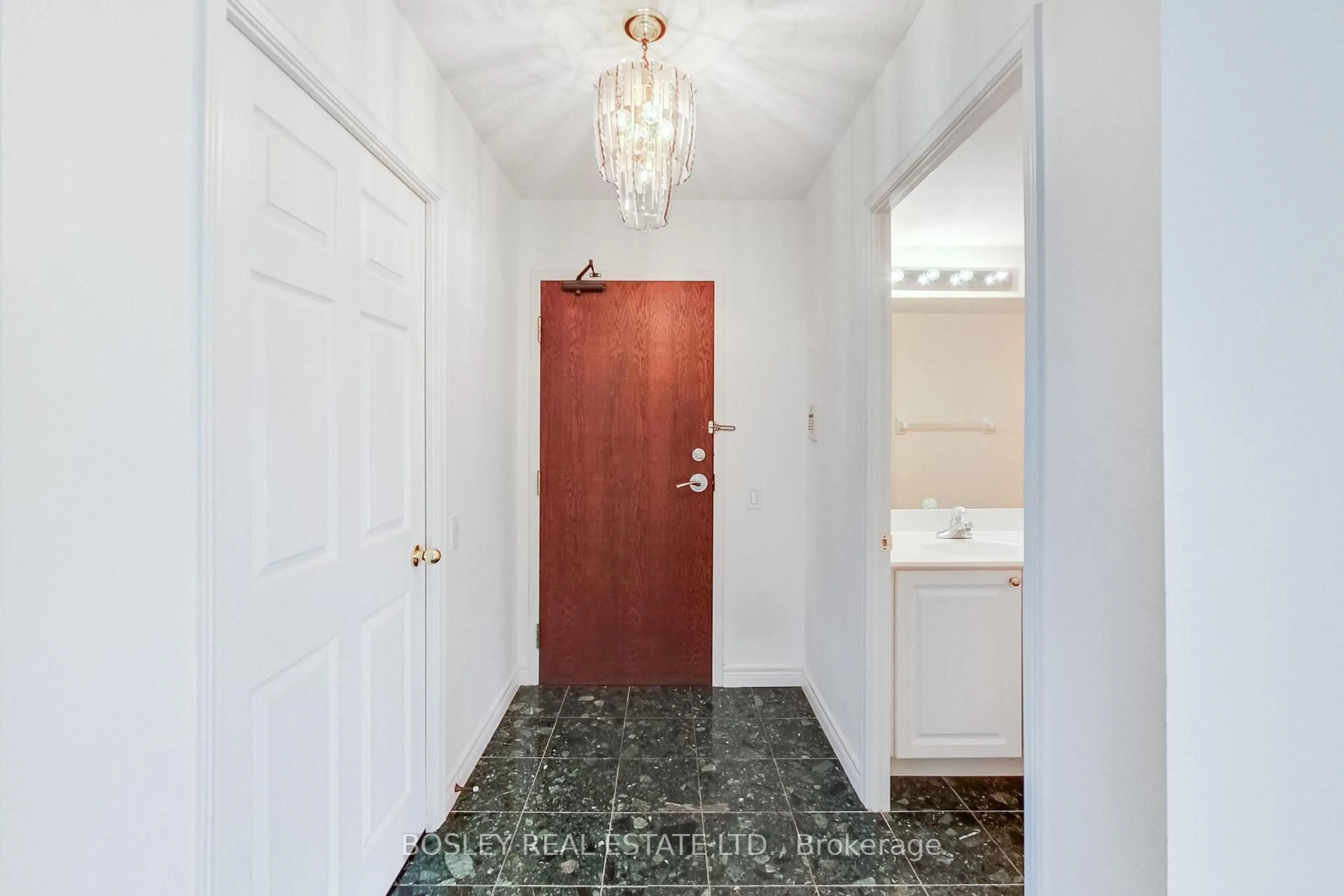 Indoor foyer for 2 Covington Rd #403, Toronto Ontario M6A 3E5