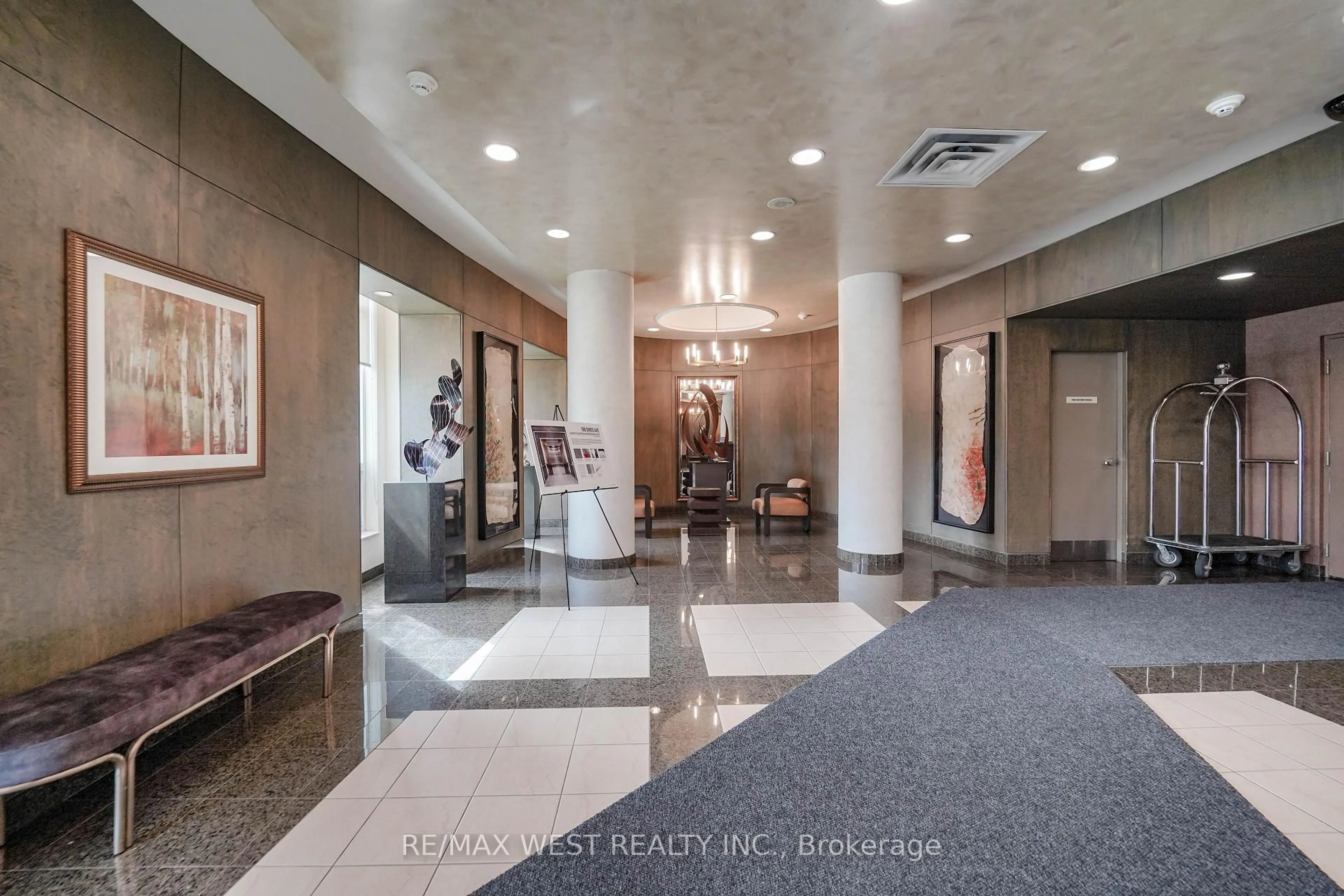 Lobby for 188 Doris Ave #1717, Toronto Ontario M2N 6Z5