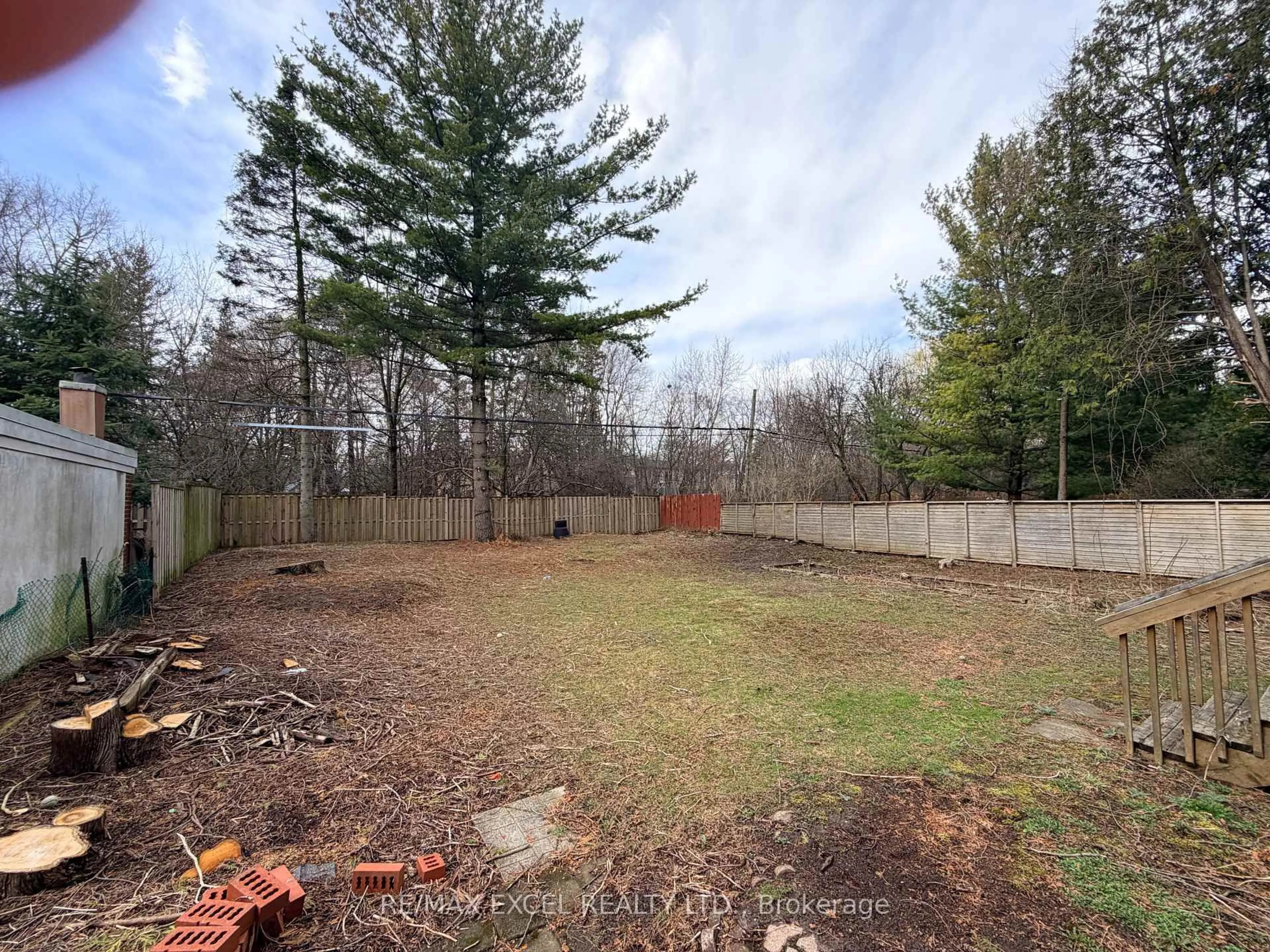 A pic from outside/outdoor area/front of a property/back of a property/a pic from drone, forest/trees view for 43 Hemford Cres, Toronto Ontario M3B 2S4