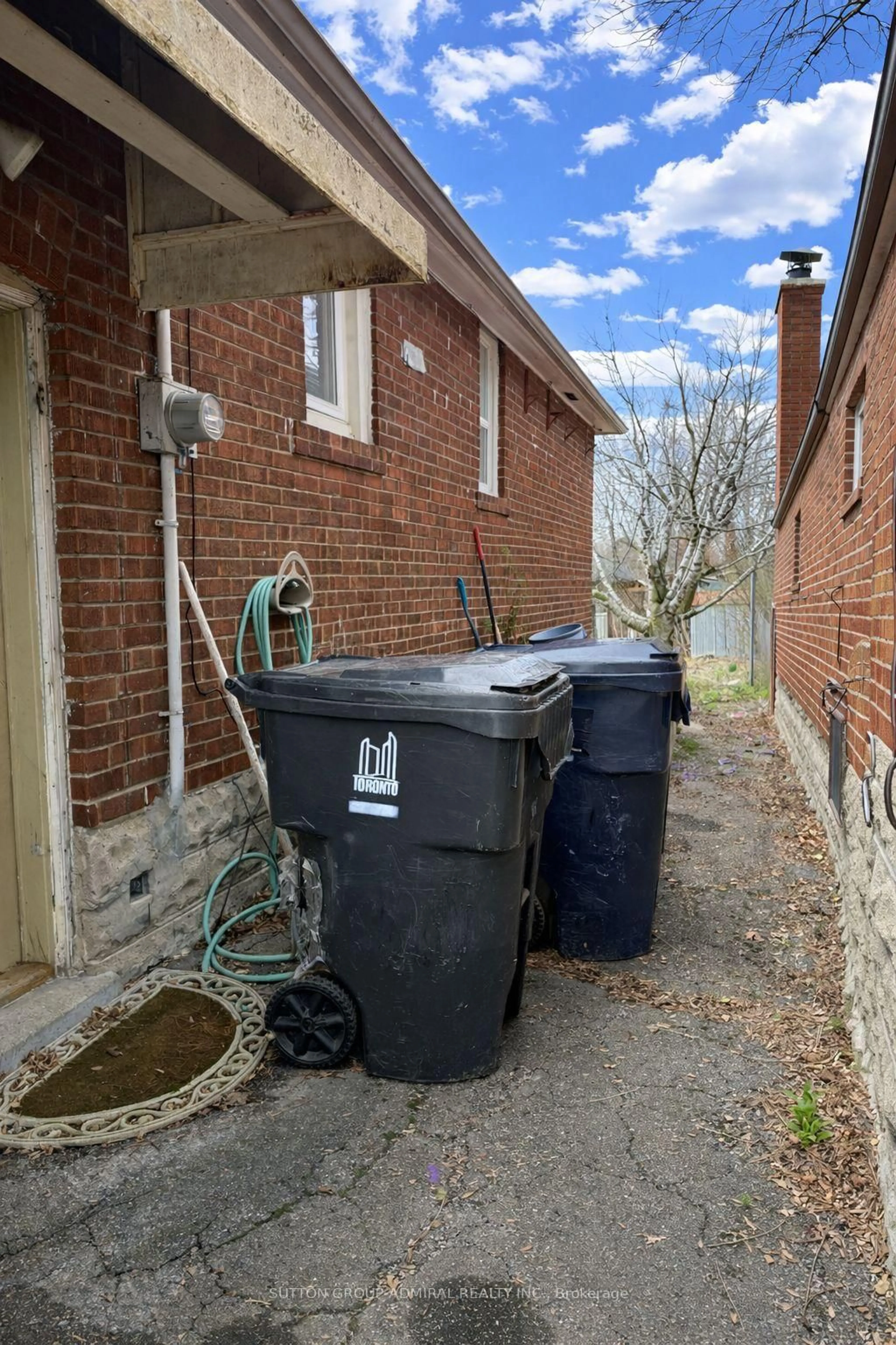 Unknown for 368 Winnett Ave, Toronto Ontario M6C 3M1