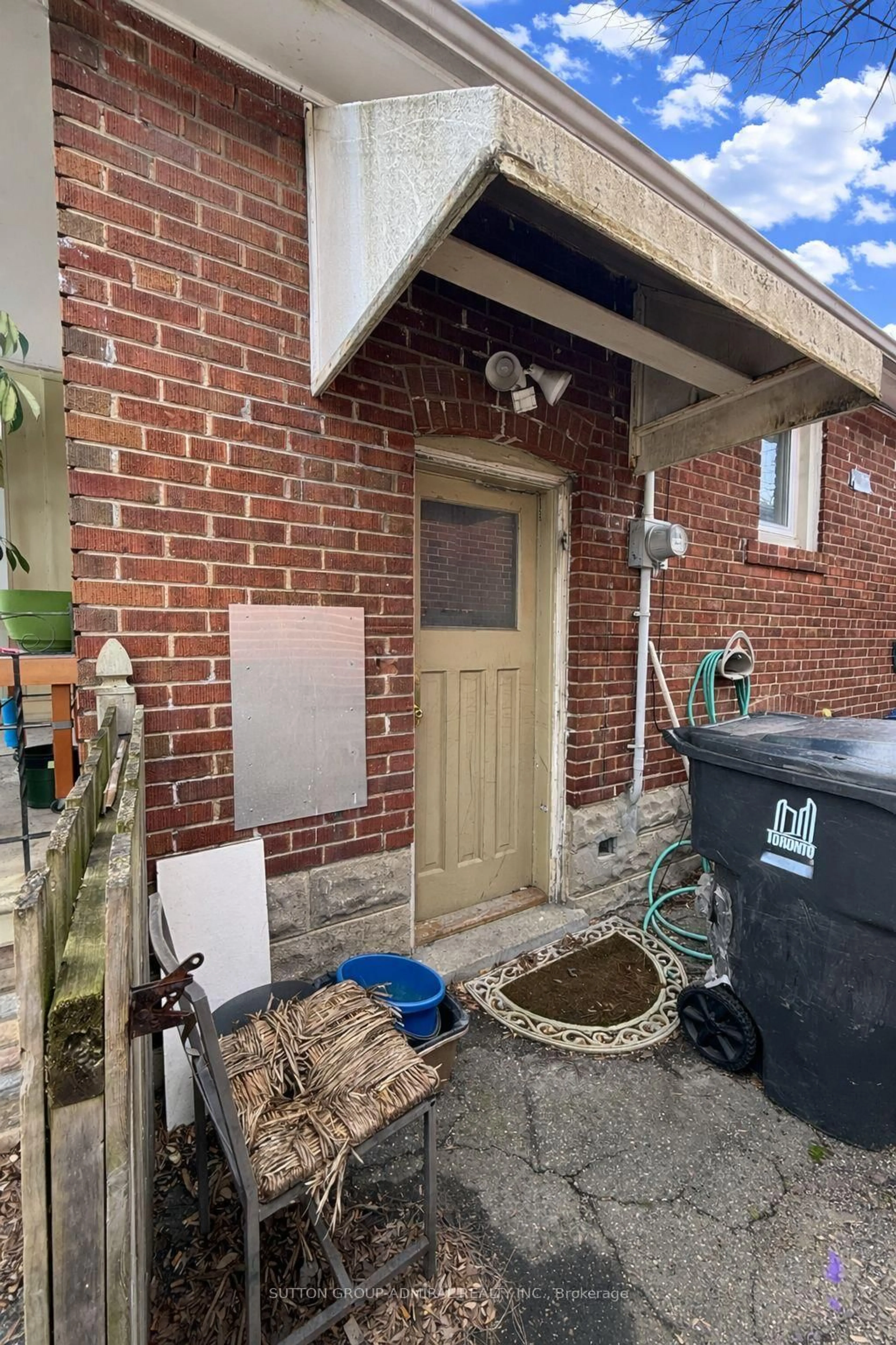 Unknown for 368 Winnett Ave, Toronto Ontario M6C 3M1