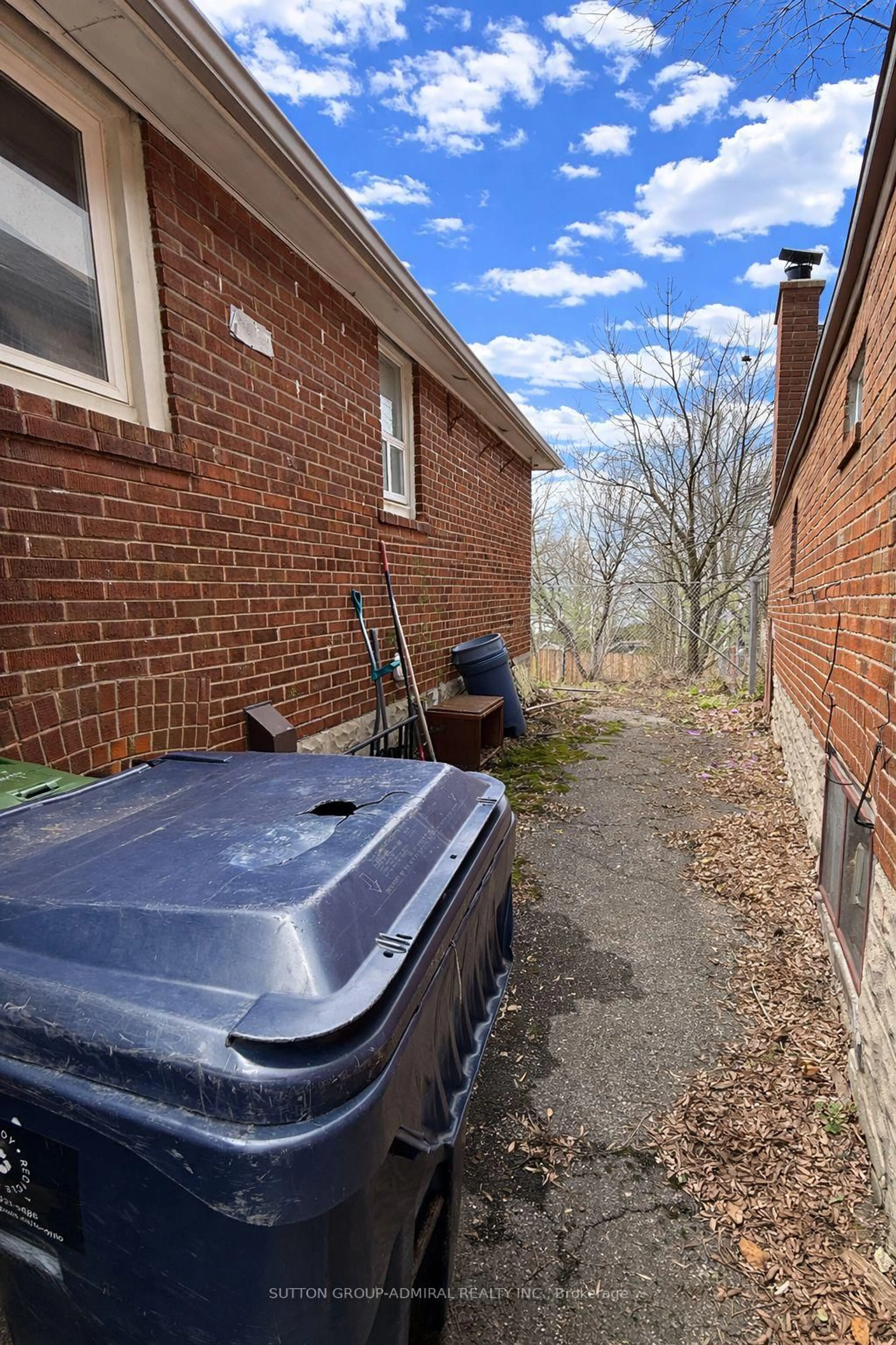 Unknown for 368 Winnett Ave, Toronto Ontario M6C 3M1