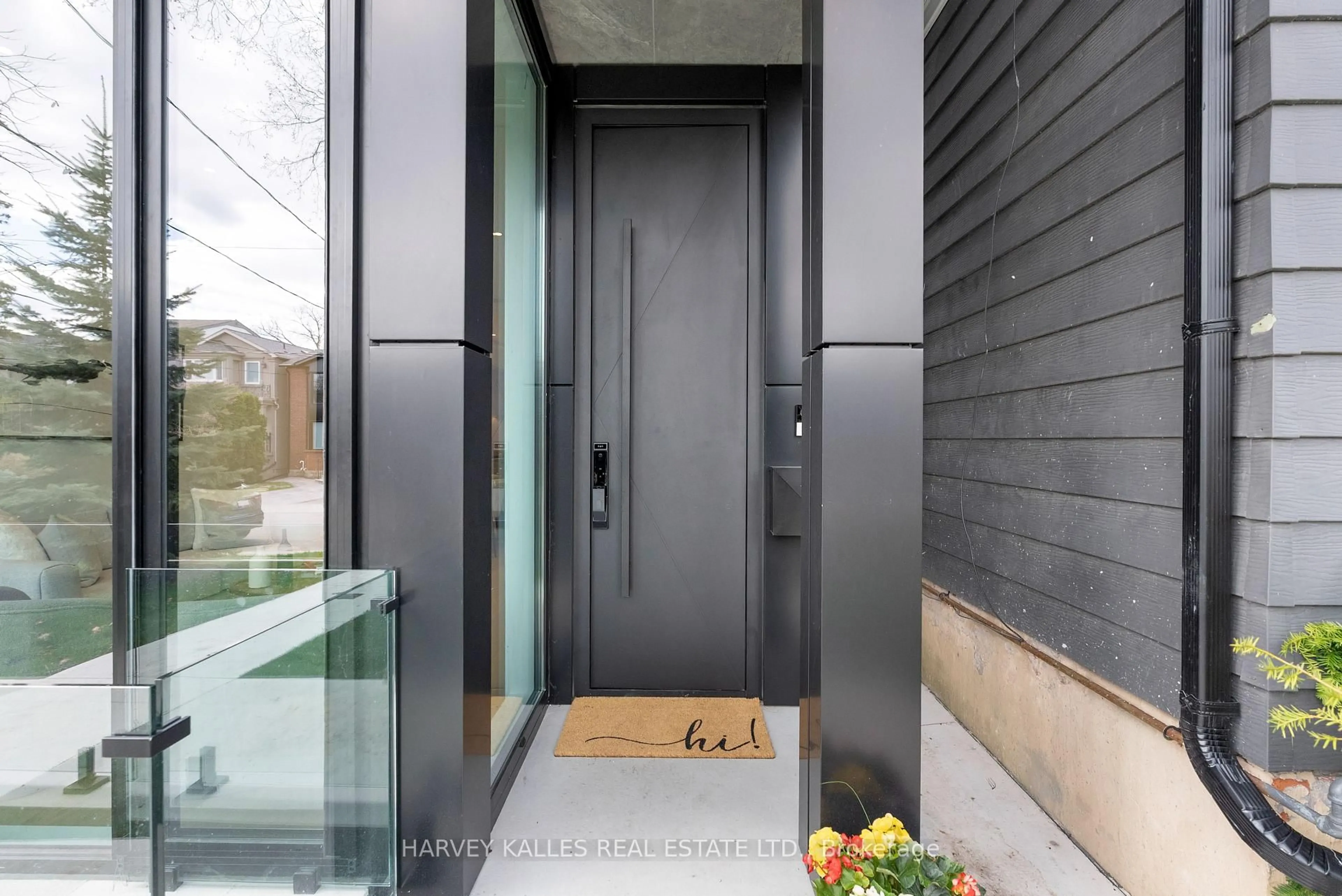 Indoor entryway for 192 Woburn Ave, Toronto Ontario M5M 1K7