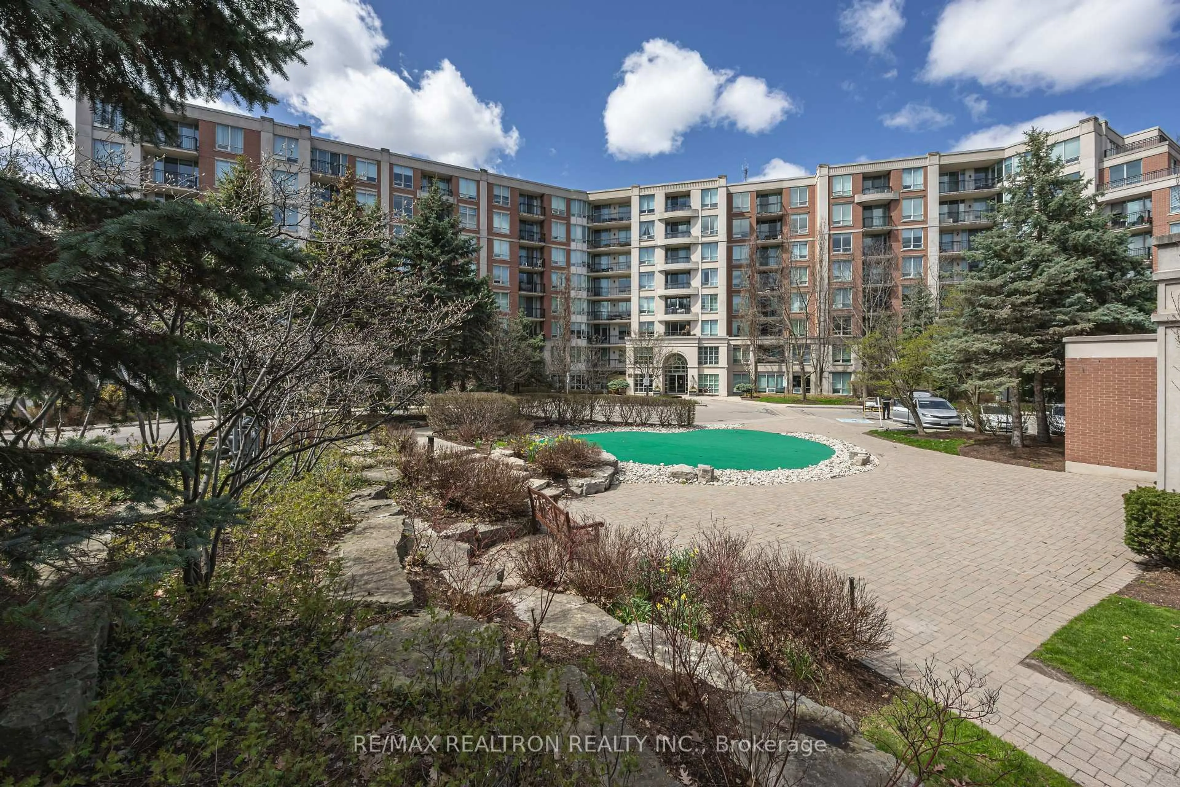 A pic from outside/outdoor area/front of a property/back of a property/a pic from drone, water/lake/river/ocean view for 28 WILLIAM CARSON Cres #617, Toronto Ontario M2P 2H1