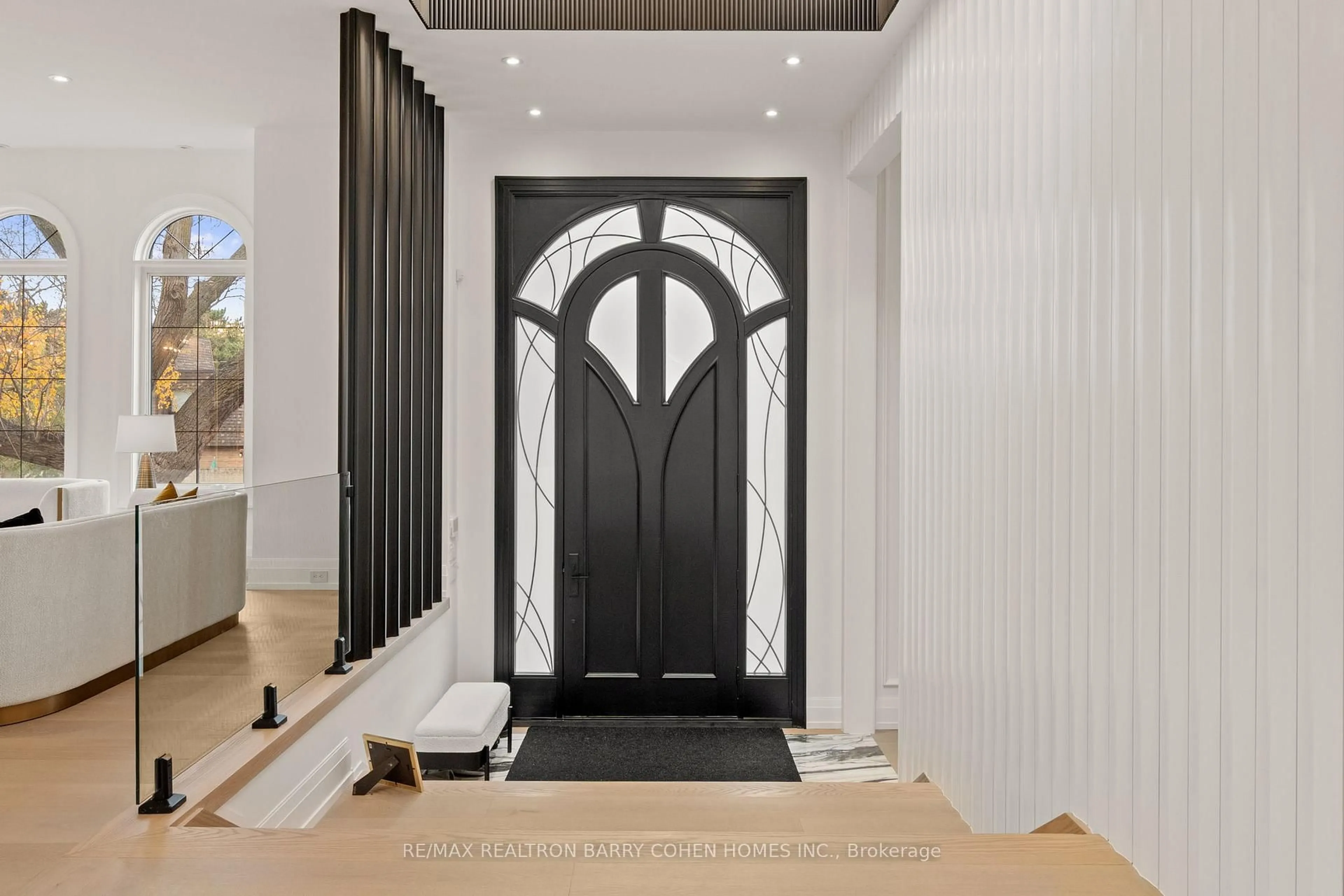 Indoor entryway for 81 Upper Canada Dr, Toronto Ontario M2P 1S6