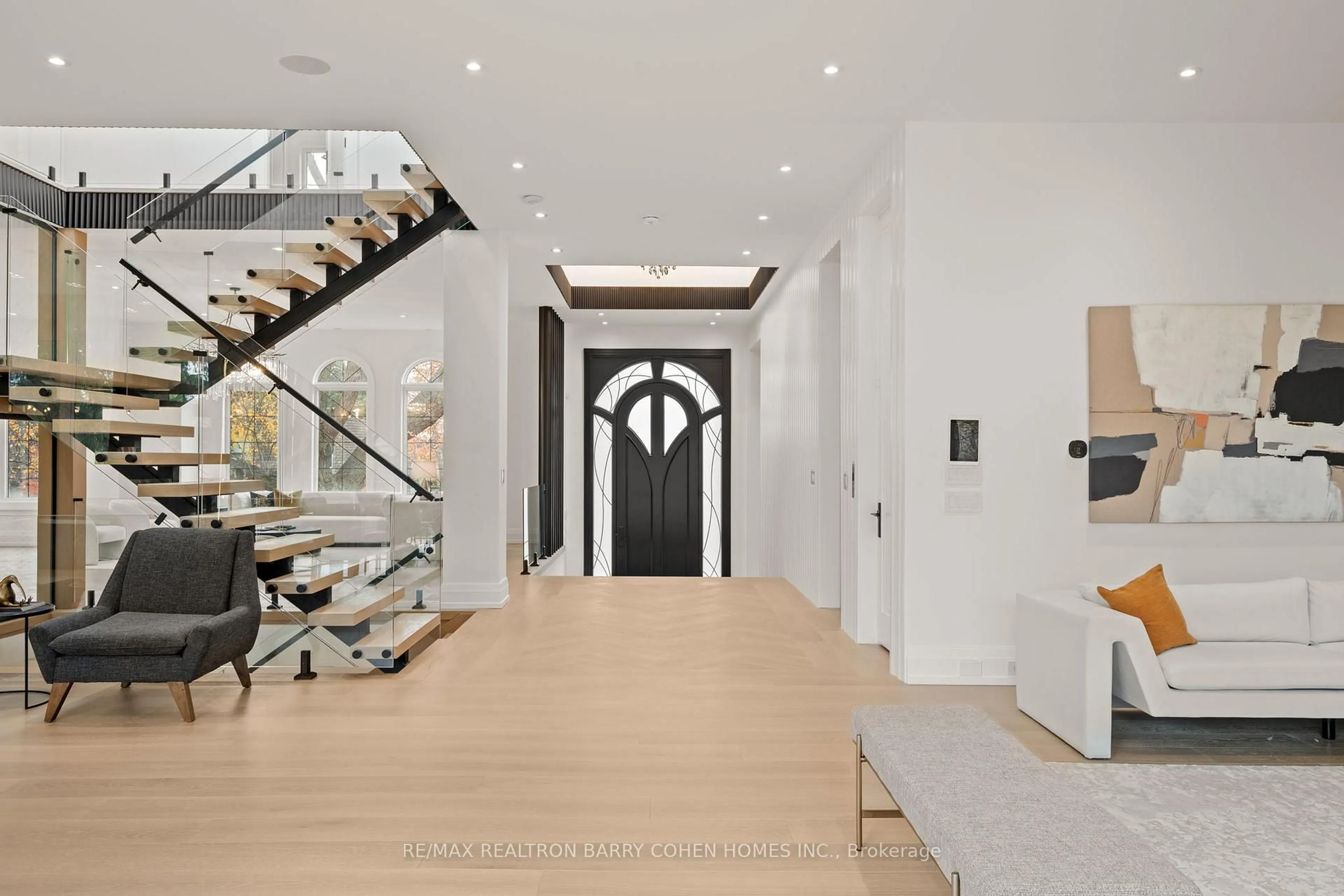 Indoor foyer for 81 Upper Canada Dr, Toronto Ontario M2P 1S6