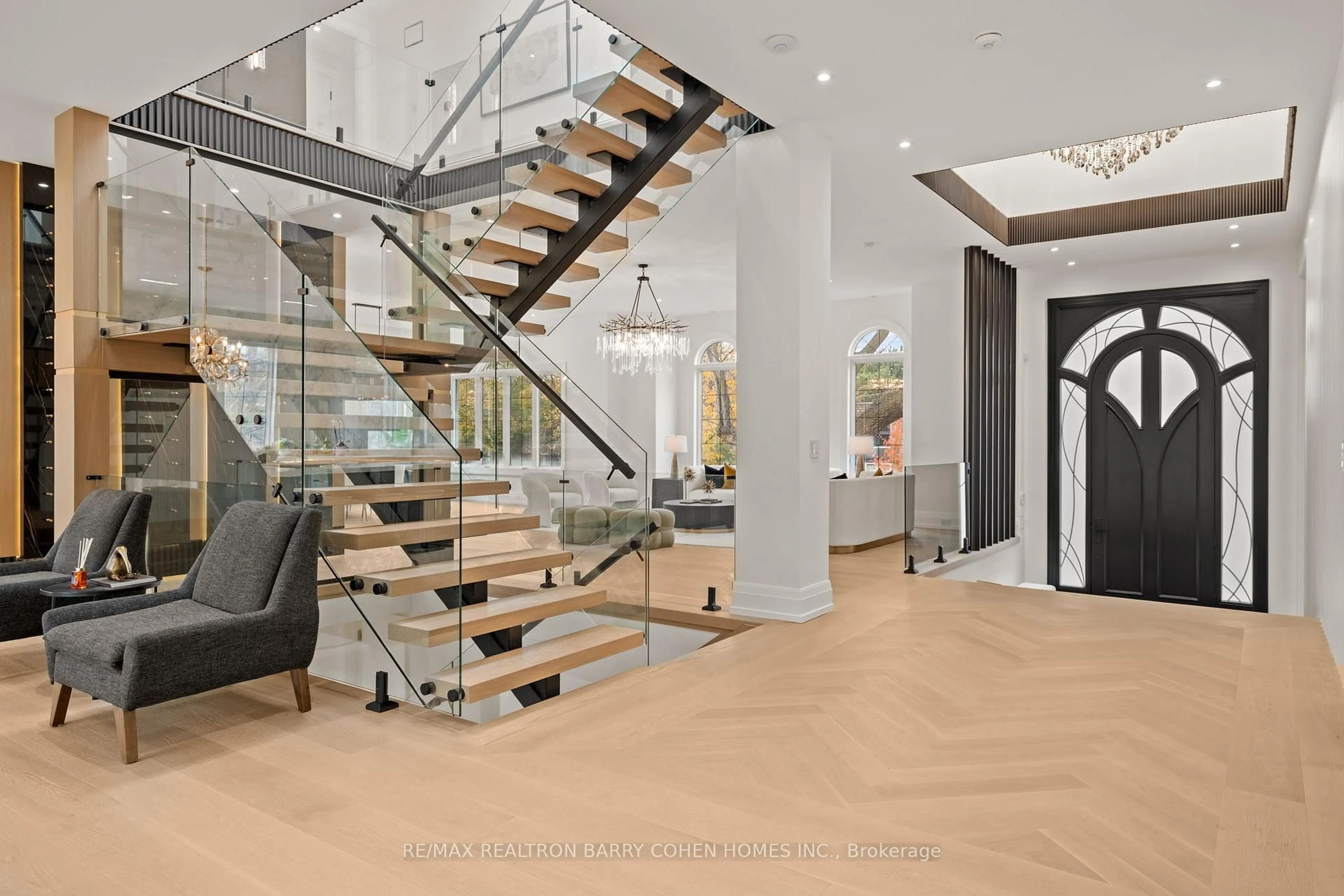 Indoor foyer for 81 Upper Canada Dr, Toronto Ontario M2P 1S6