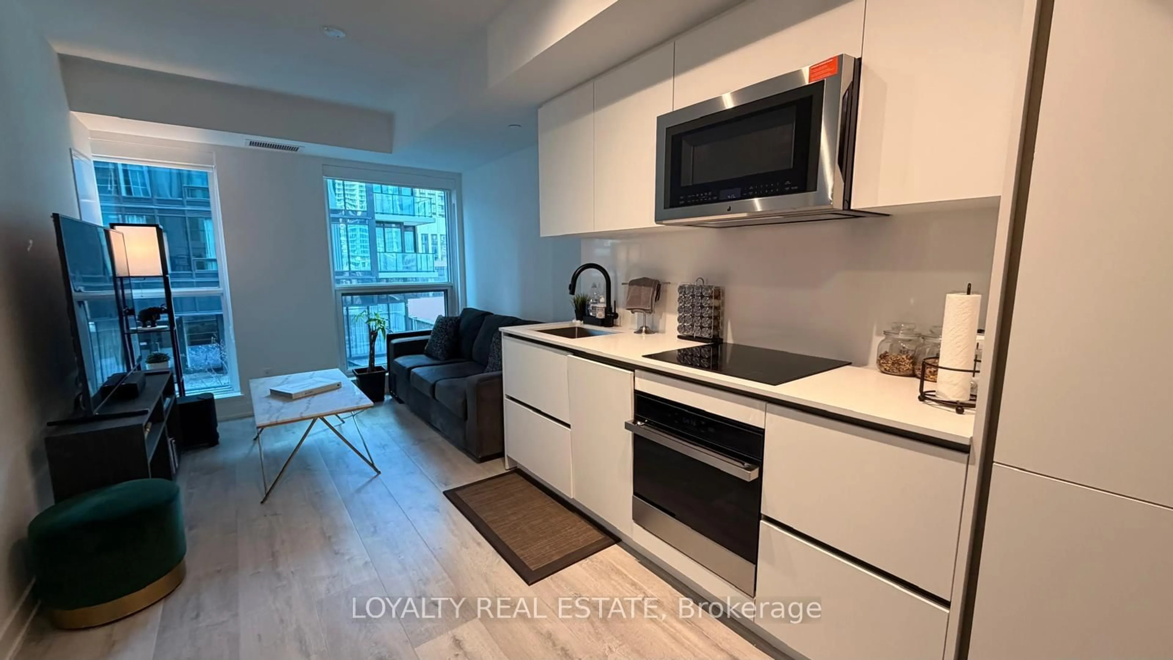 Unknown for 327 King St #805, Toronto Ontario M5V 1J5