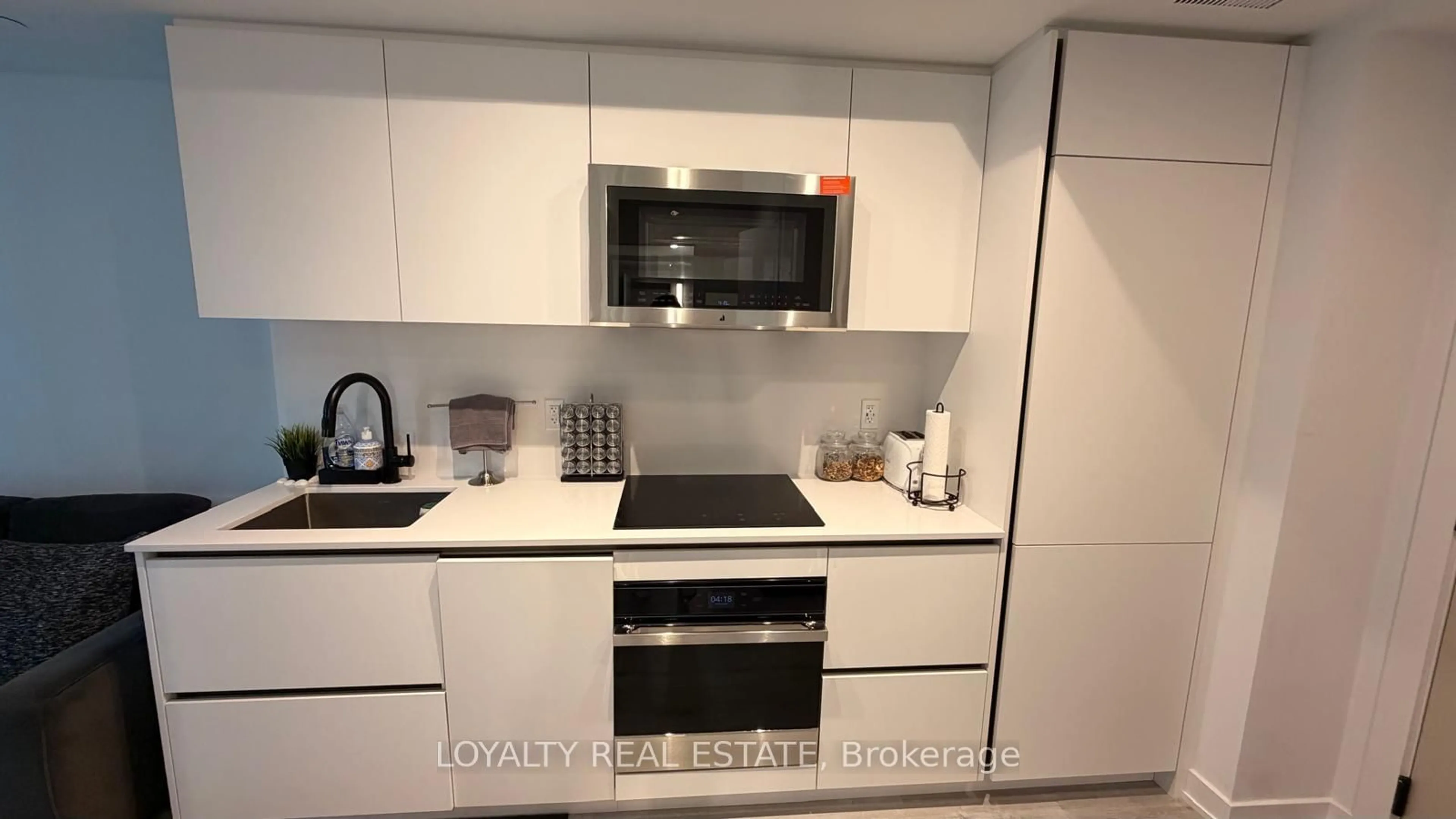 Standard kitchen, unknown for 327 King St #805, Toronto Ontario M5V 1J5