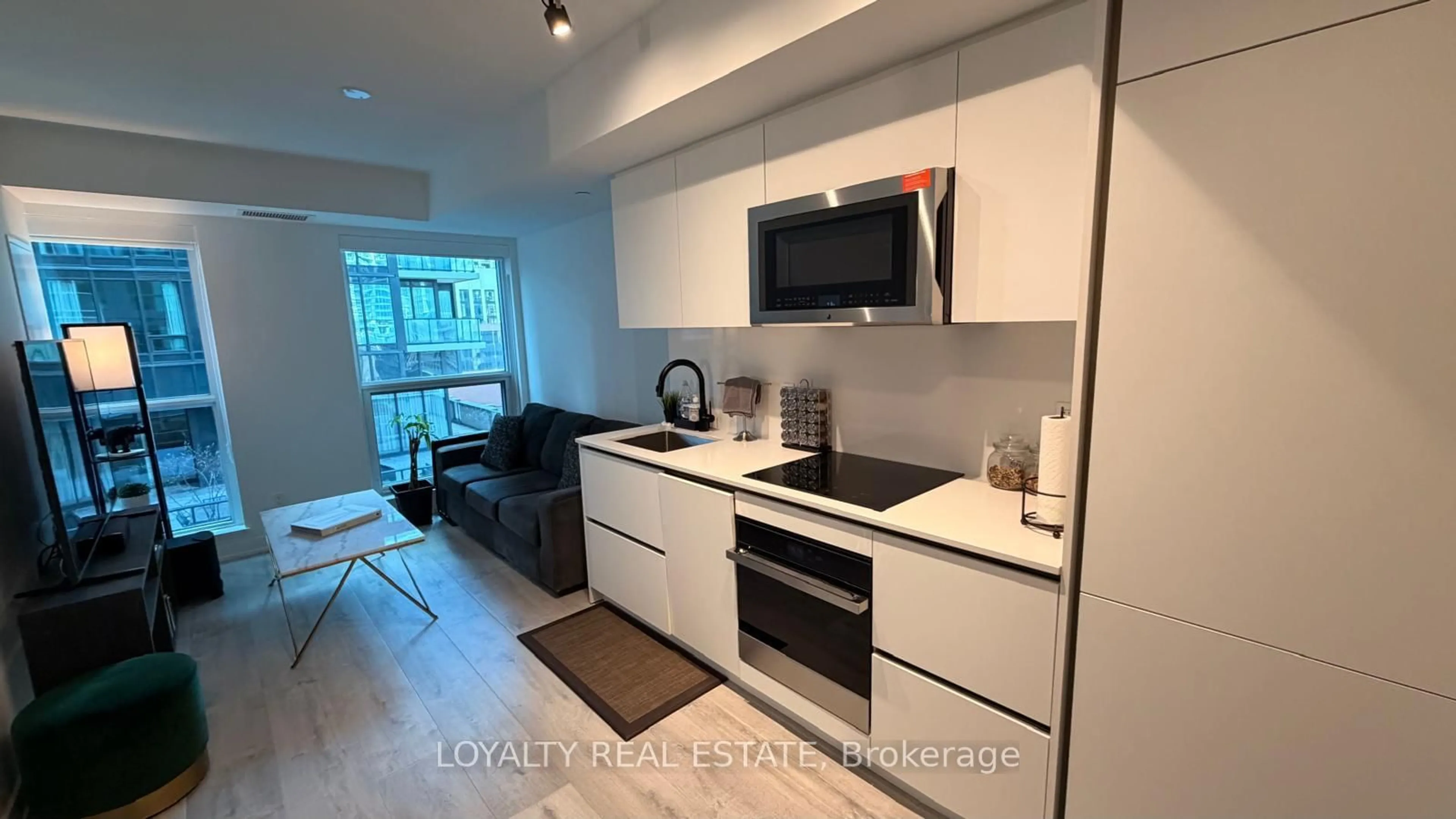 Standard kitchen, unknown for 327 King St #805, Toronto Ontario M5V 1J5