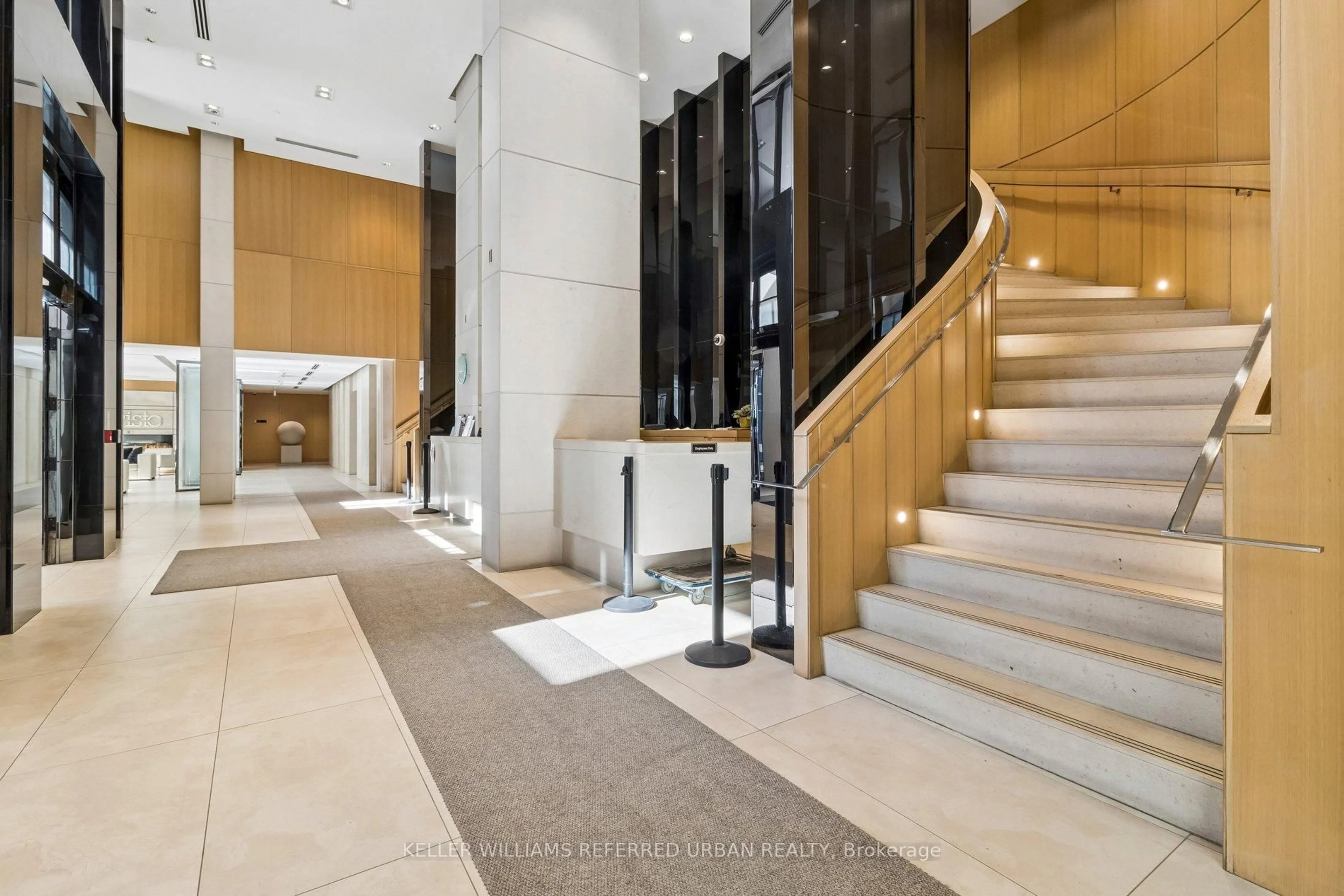 Indoor foyer for 120 Harrison Garden Blvd #636, Toronto Ontario M2N 0H1