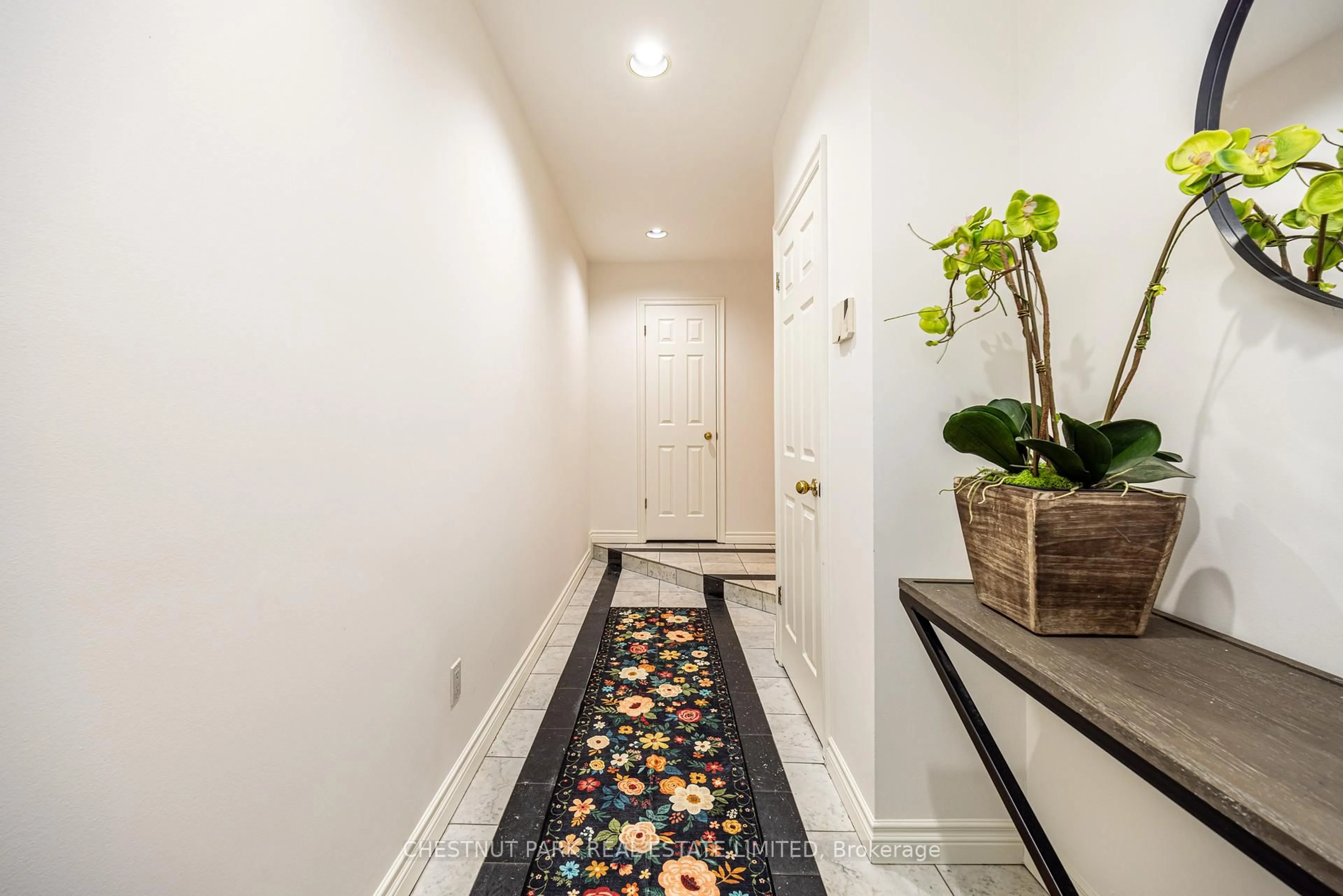 Indoor entryway for 263 Erskine Ave, Toronto Ontario M4P 1Z6
