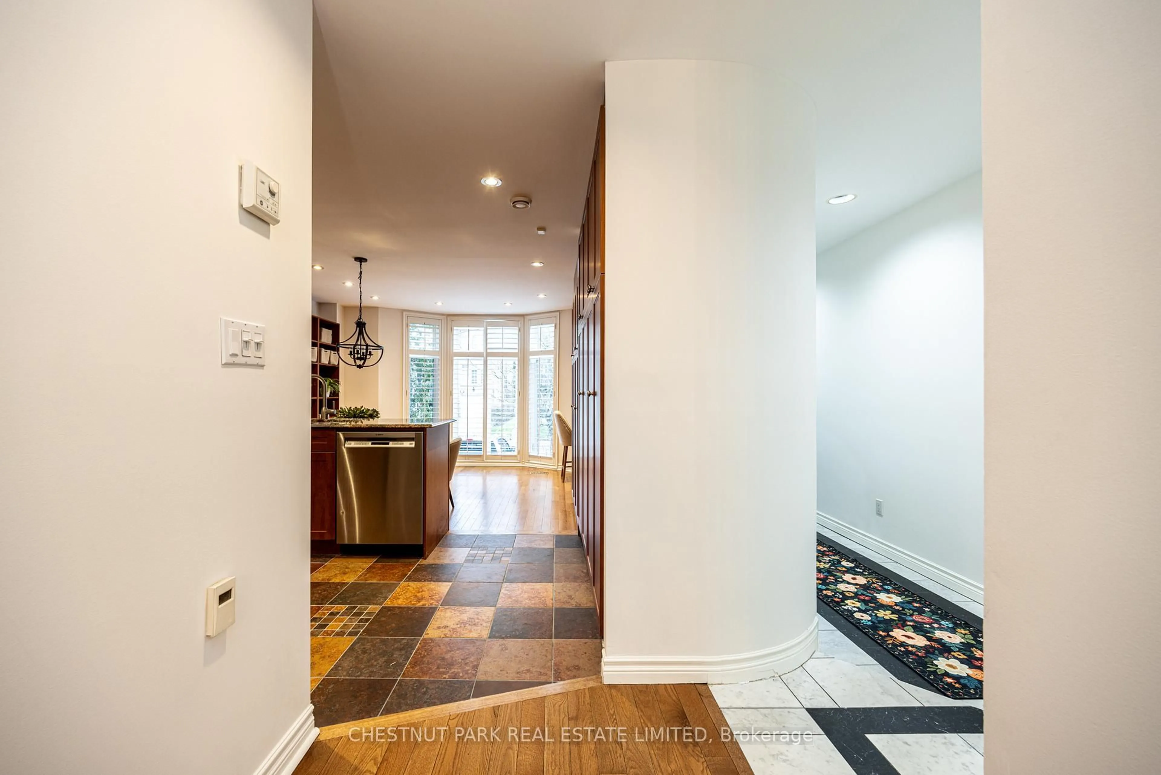 Indoor entryway for 263 Erskine Ave, Toronto Ontario M4P 1Z6