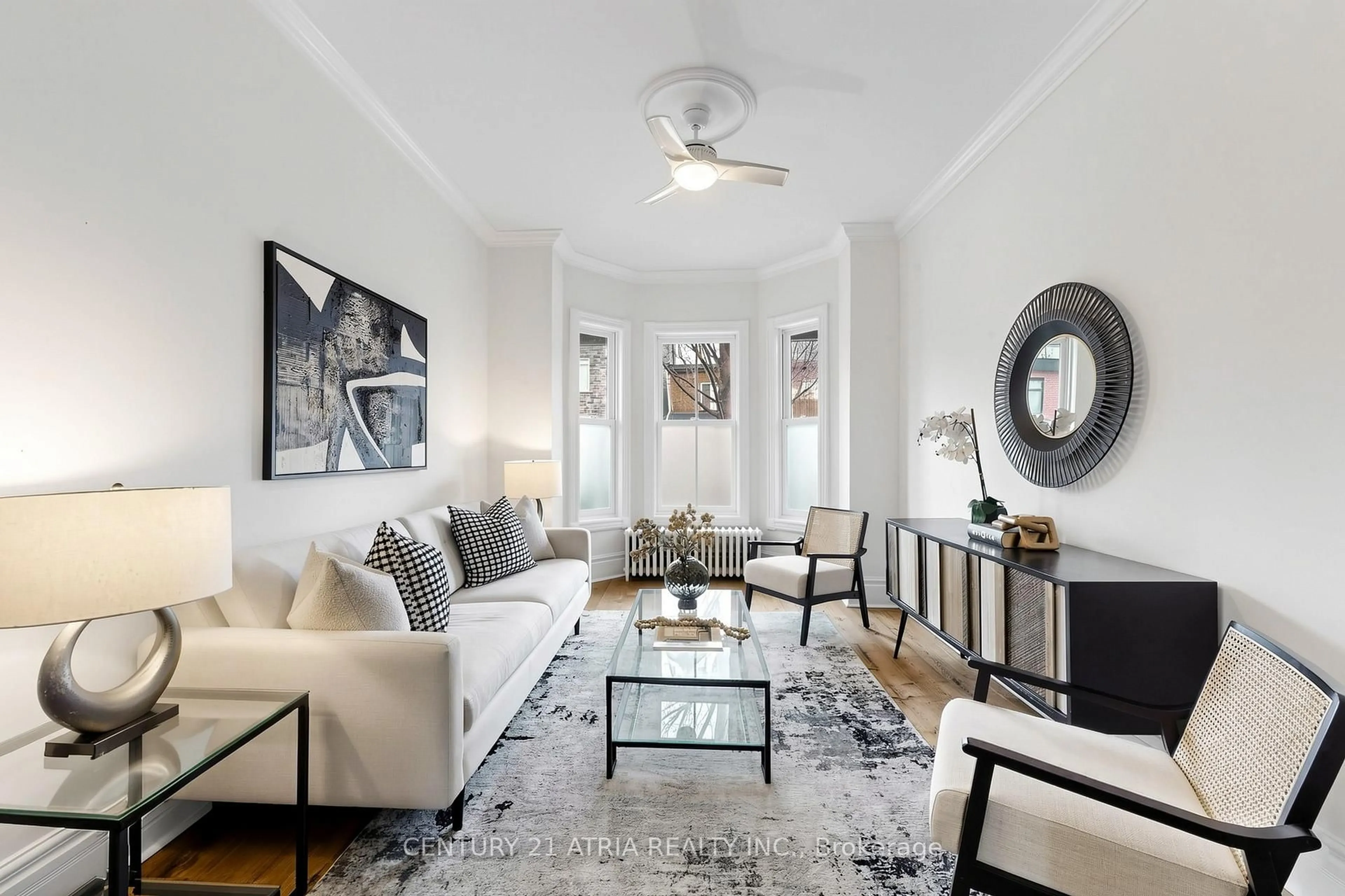 Living room with furniture, unknown for 106 Oxford St, Toronto Ontario M5T 1P3