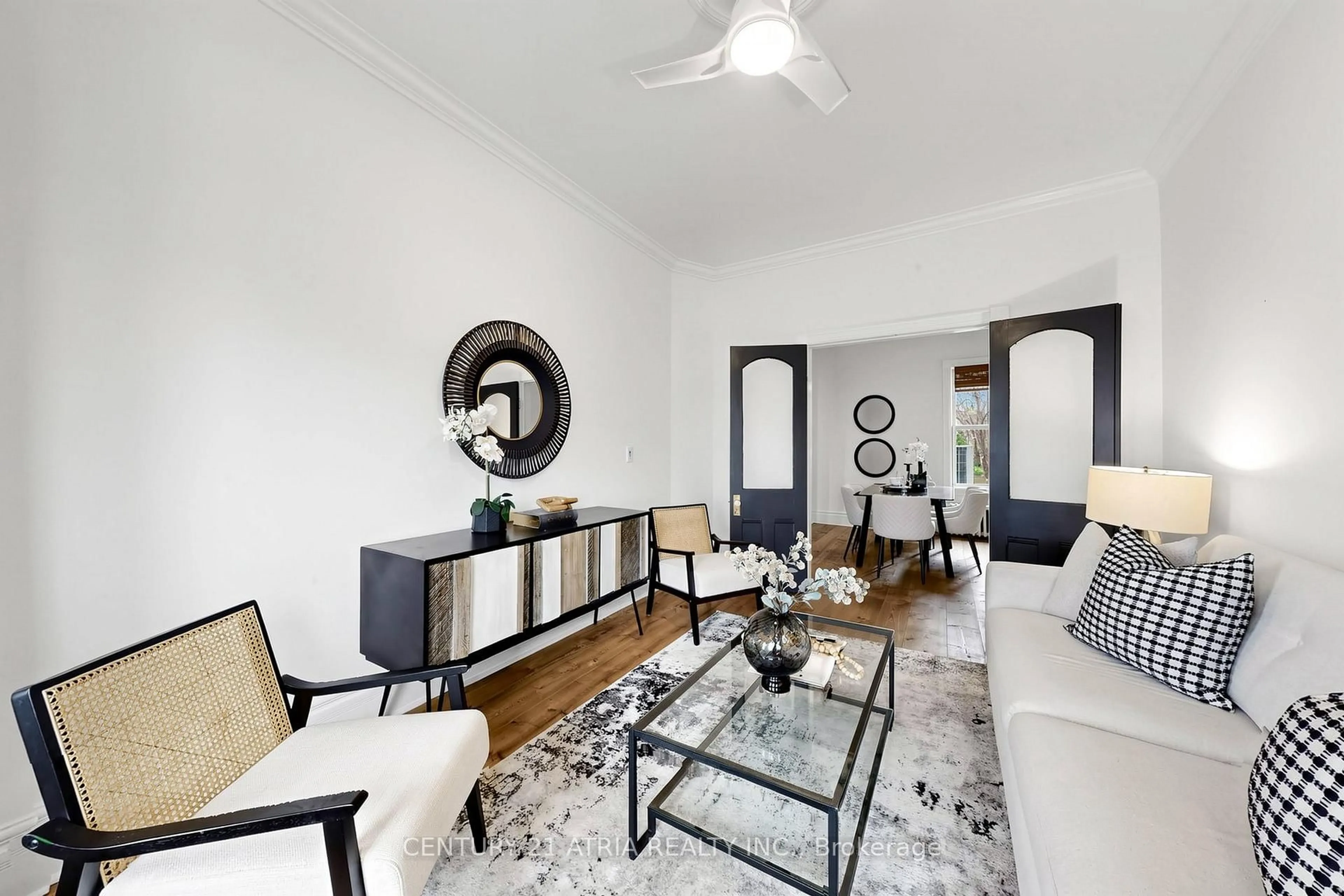 Living room with furniture, unknown for 106 Oxford St, Toronto Ontario M5T 1P3