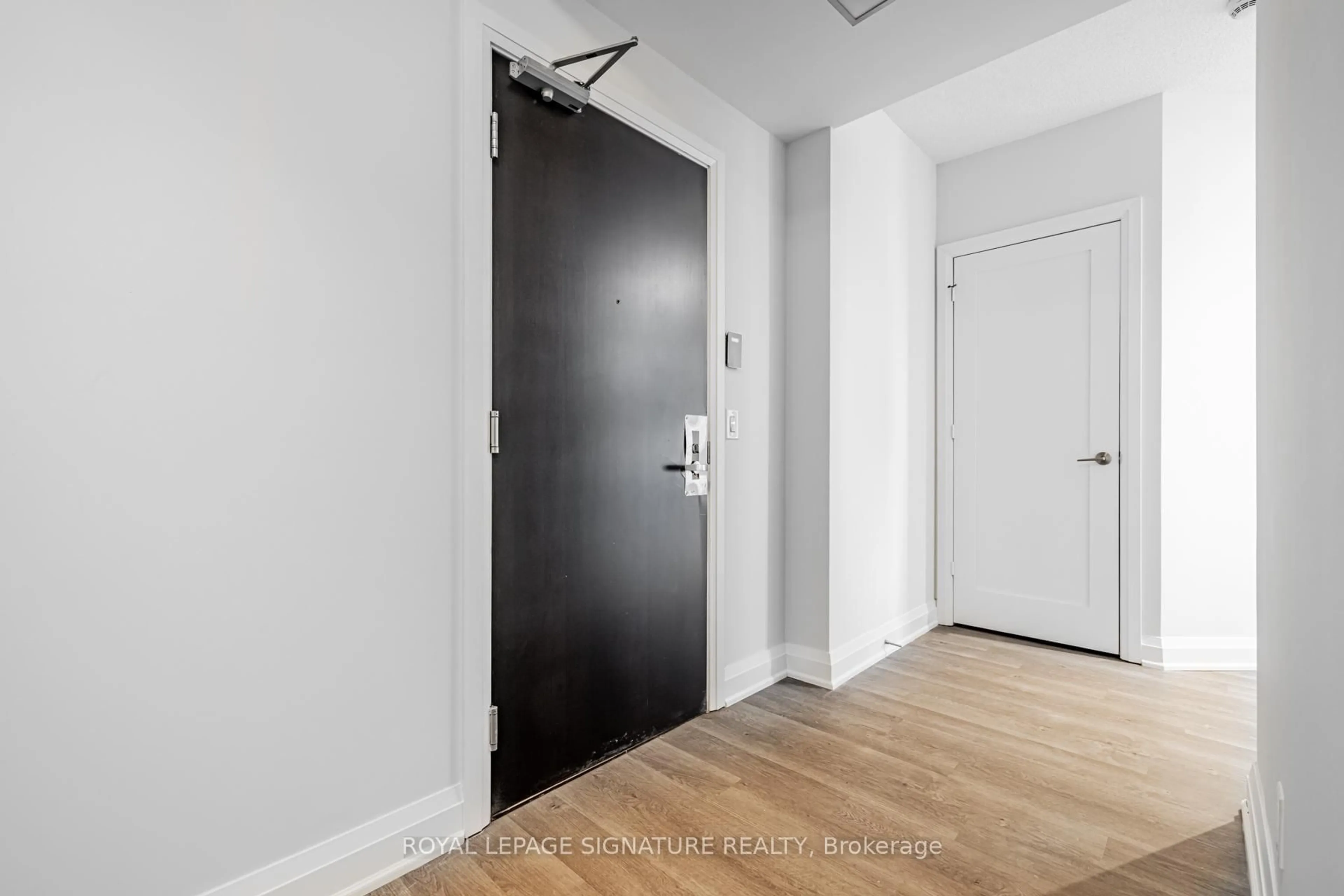 Indoor entryway for 2 Anndale Dr #1208, Toronto Ontario M2N 0G5