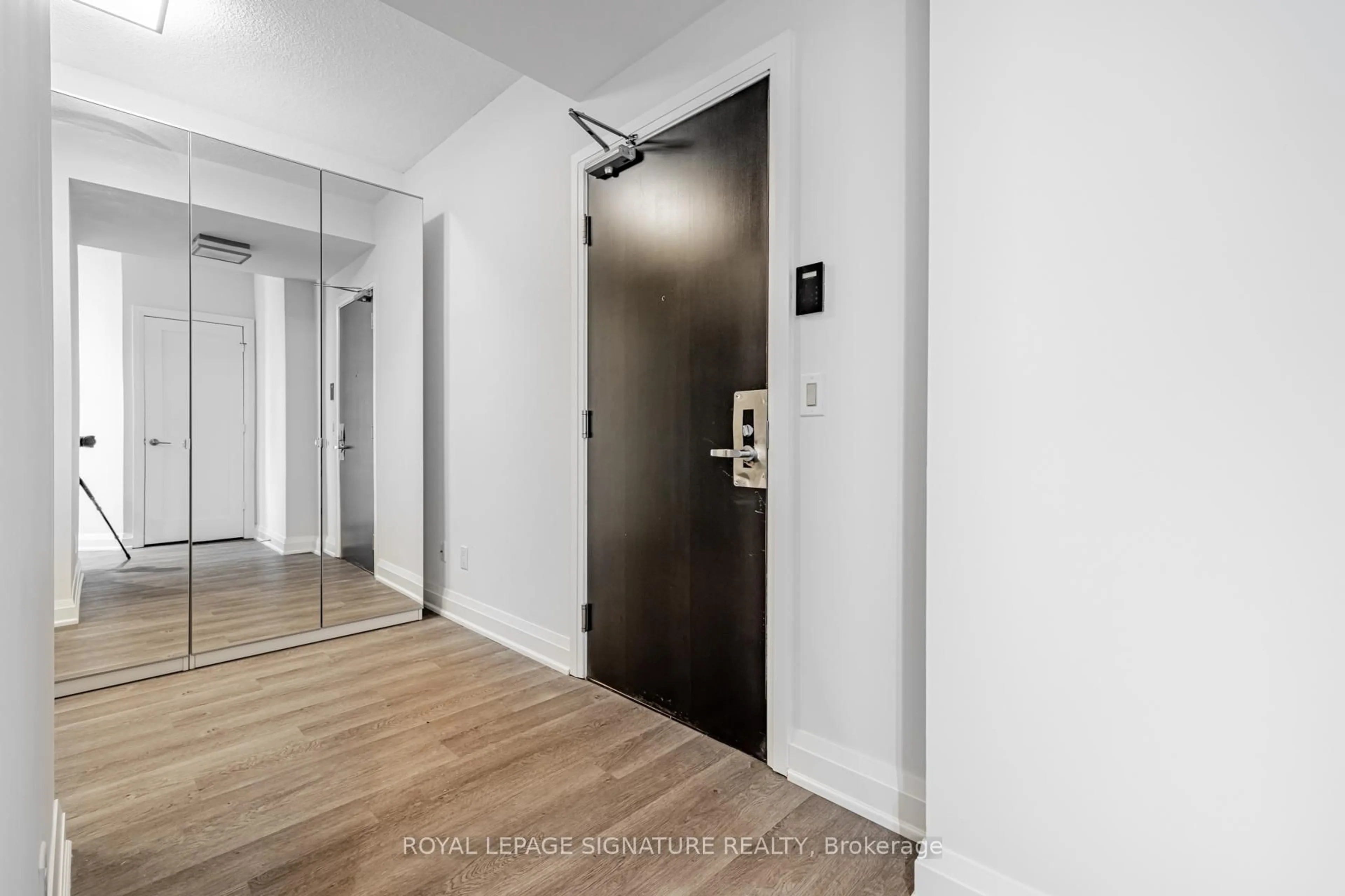 Indoor entryway for 2 Anndale Dr #1208, Toronto Ontario M2N 0G5