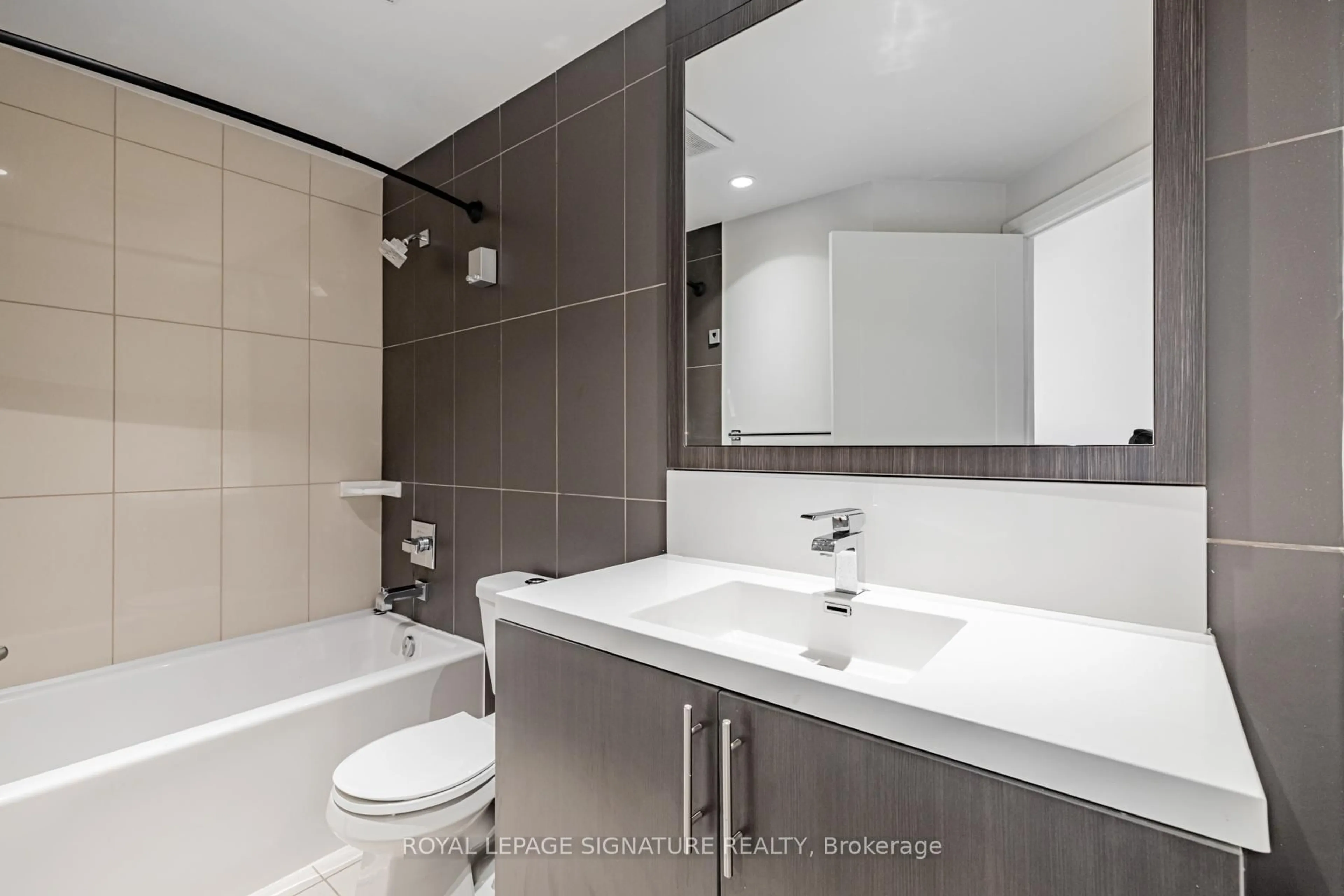 Standard bathroom, ceramic/tile floor for 2 Anndale Dr #1208, Toronto Ontario M2N 0G5
