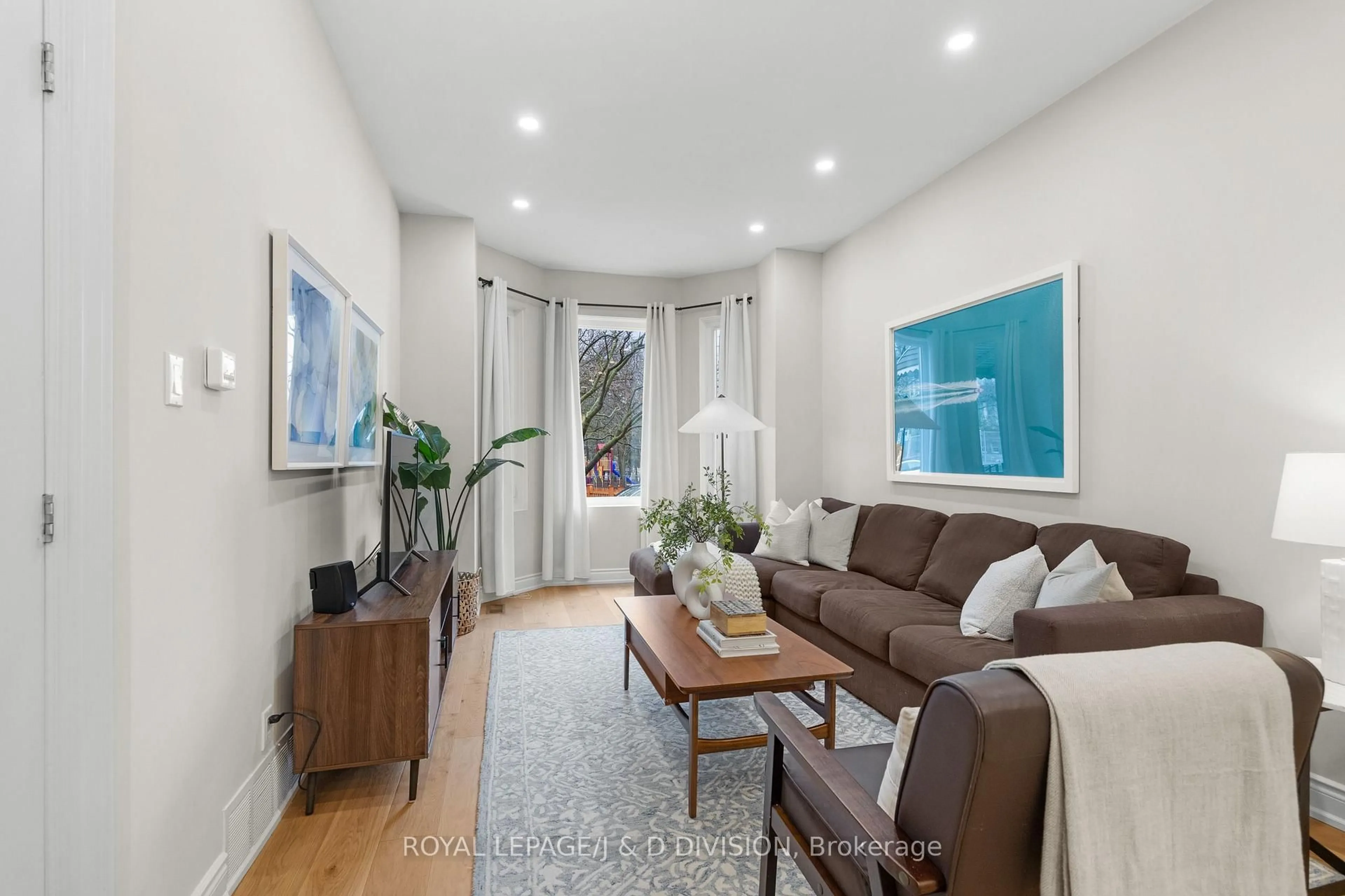 Living room with furniture, unknown for 28 Argyle St, Toronto Ontario M6J 1N4