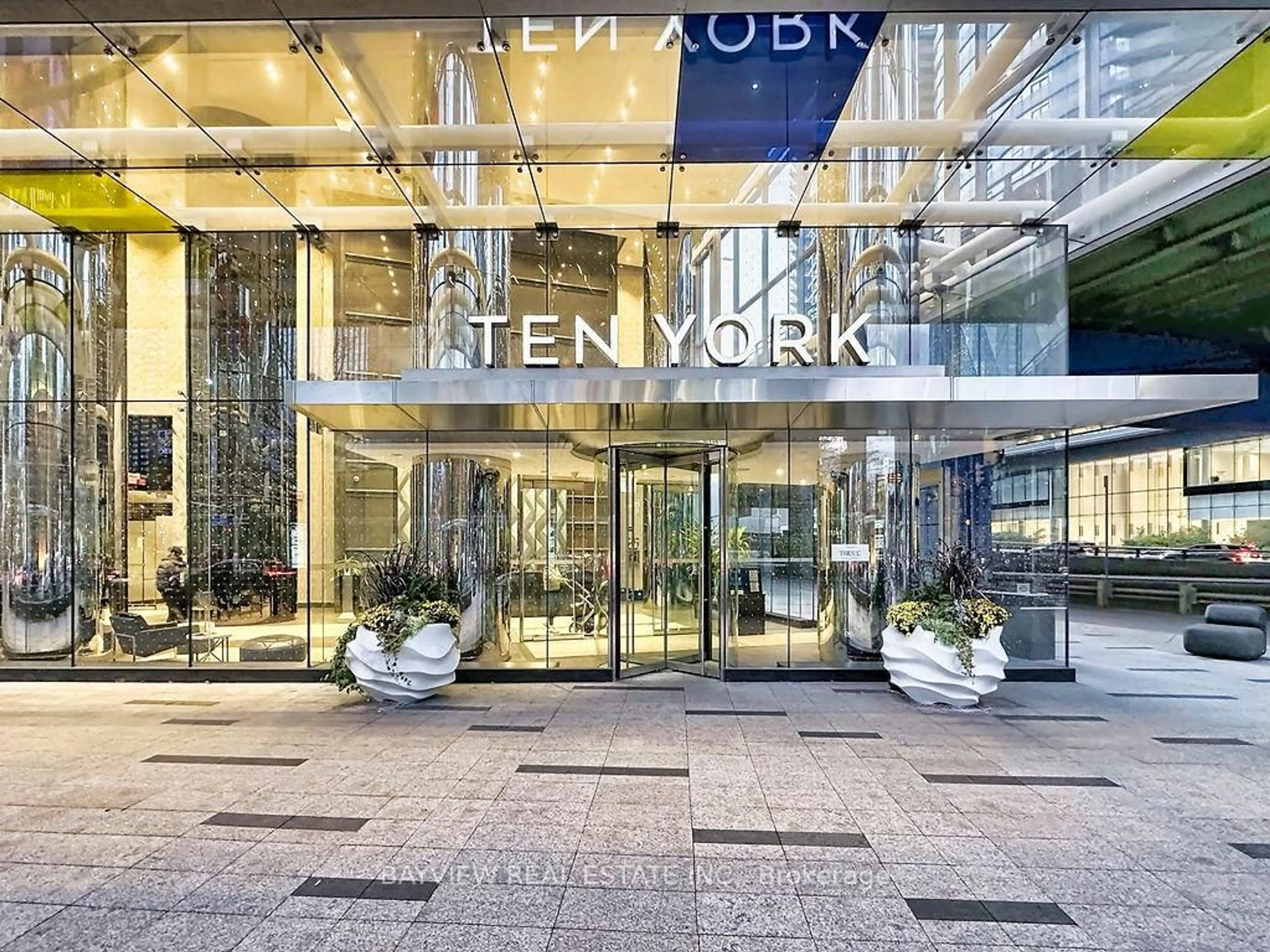 Indoor foyer for 10 York St #4110, Toronto Ontario M5J 2Z2