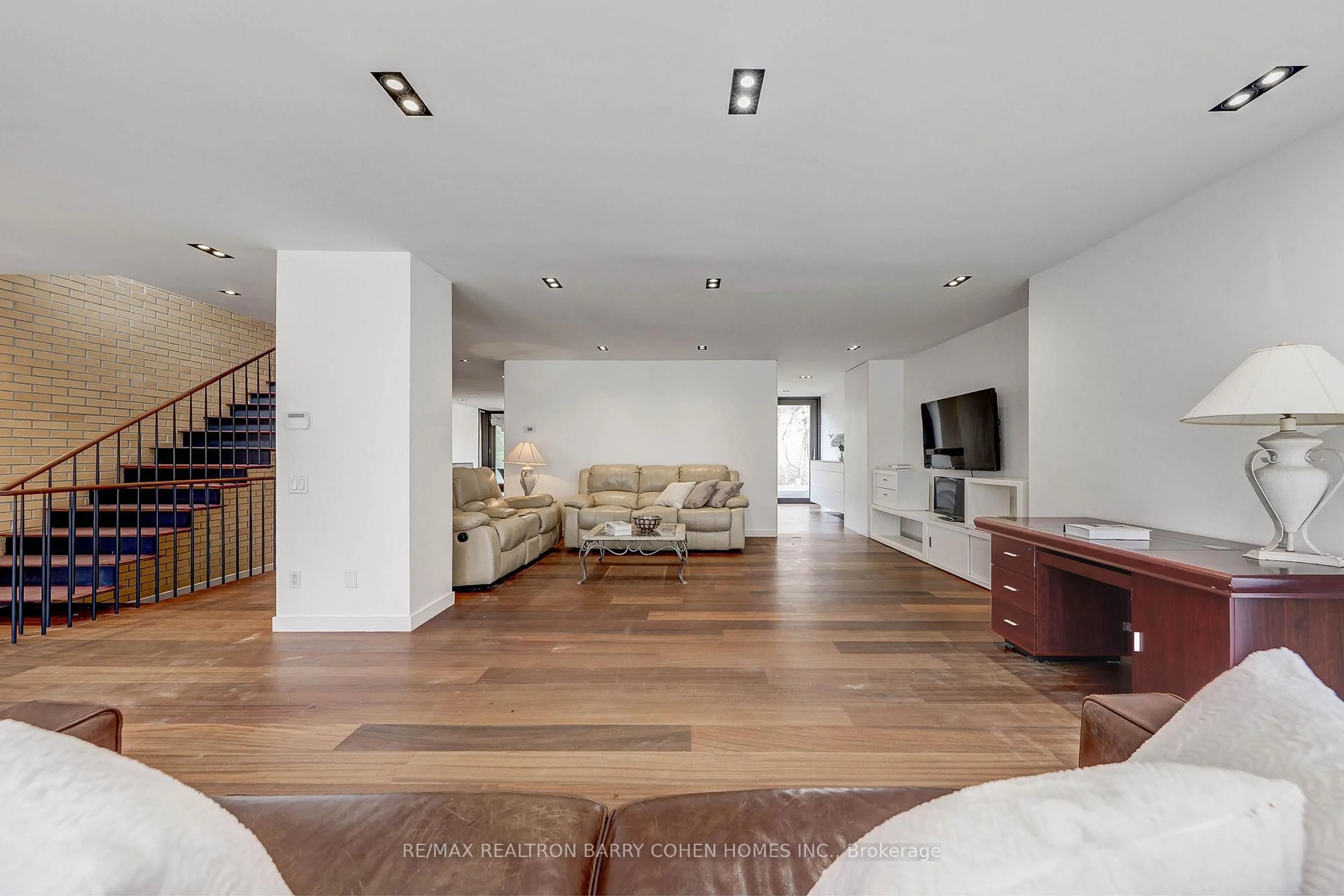 Living room with furniture, unknown for 6 Bannatyne Dr, Toronto Ontario M2L 2N7