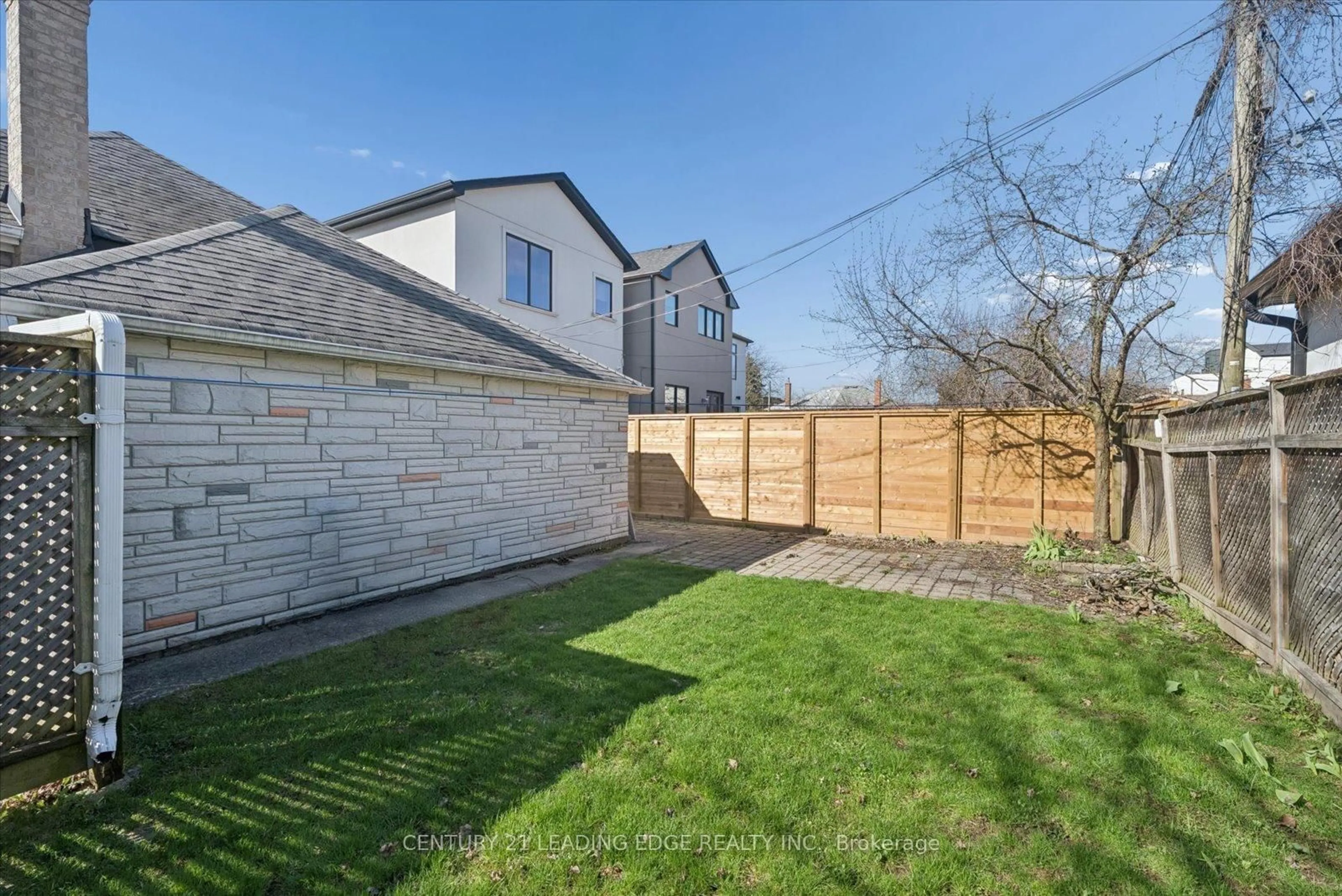 A pic from outside/outdoor area/front of a property/back of a property/a pic from drone, street for 490 Arlington Ave, Toronto Ontario M6C 3A2