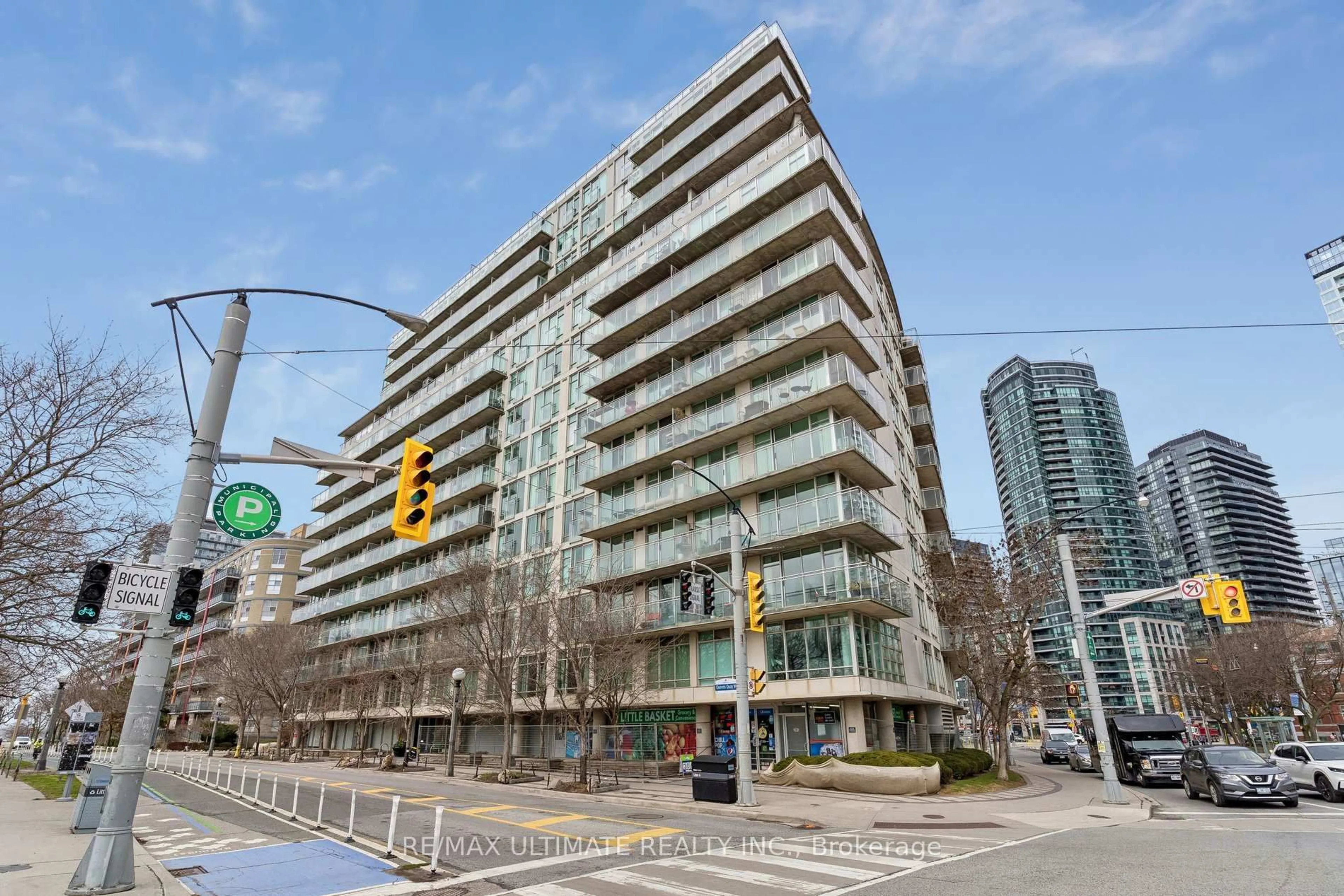 Patio, street for 650 Queens Quay #1216, Toronto Ontario M5V 3N2