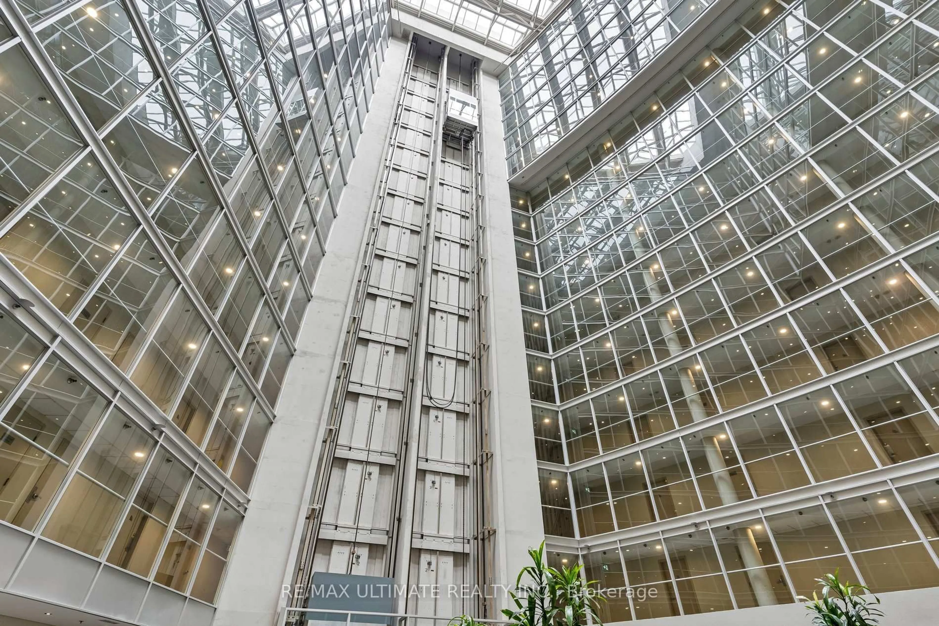 Indoor foyer for 650 Queens Quay #1216, Toronto Ontario M5V 3N2