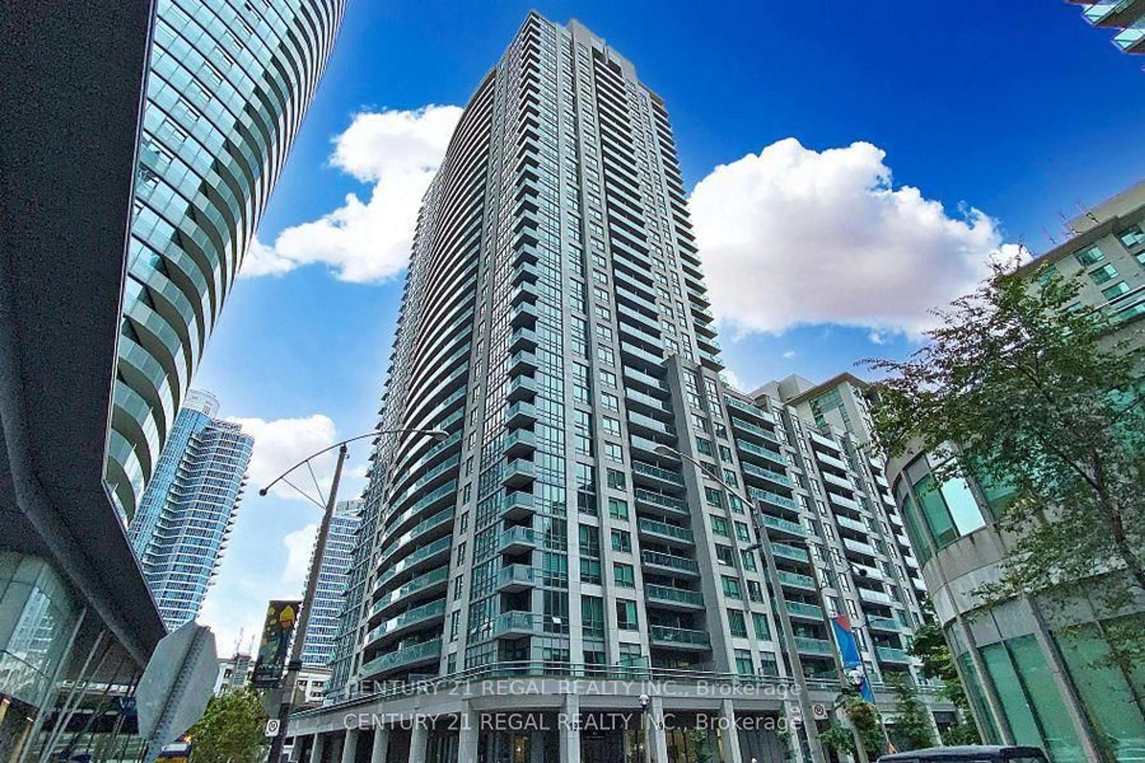 Unknown for 19 Grand Trunk Cres #2706, Toronto Ontario M5J 3A3