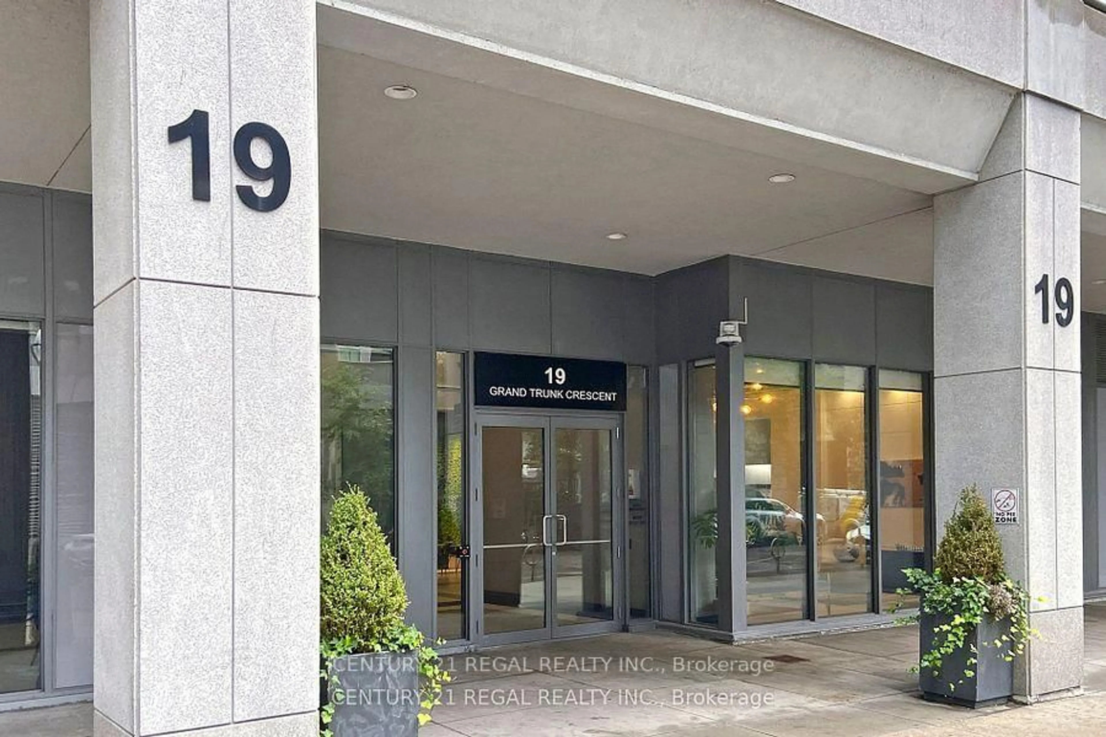 Lobby for 19 Grand Trunk Cres #2706, Toronto Ontario M5J 3A3