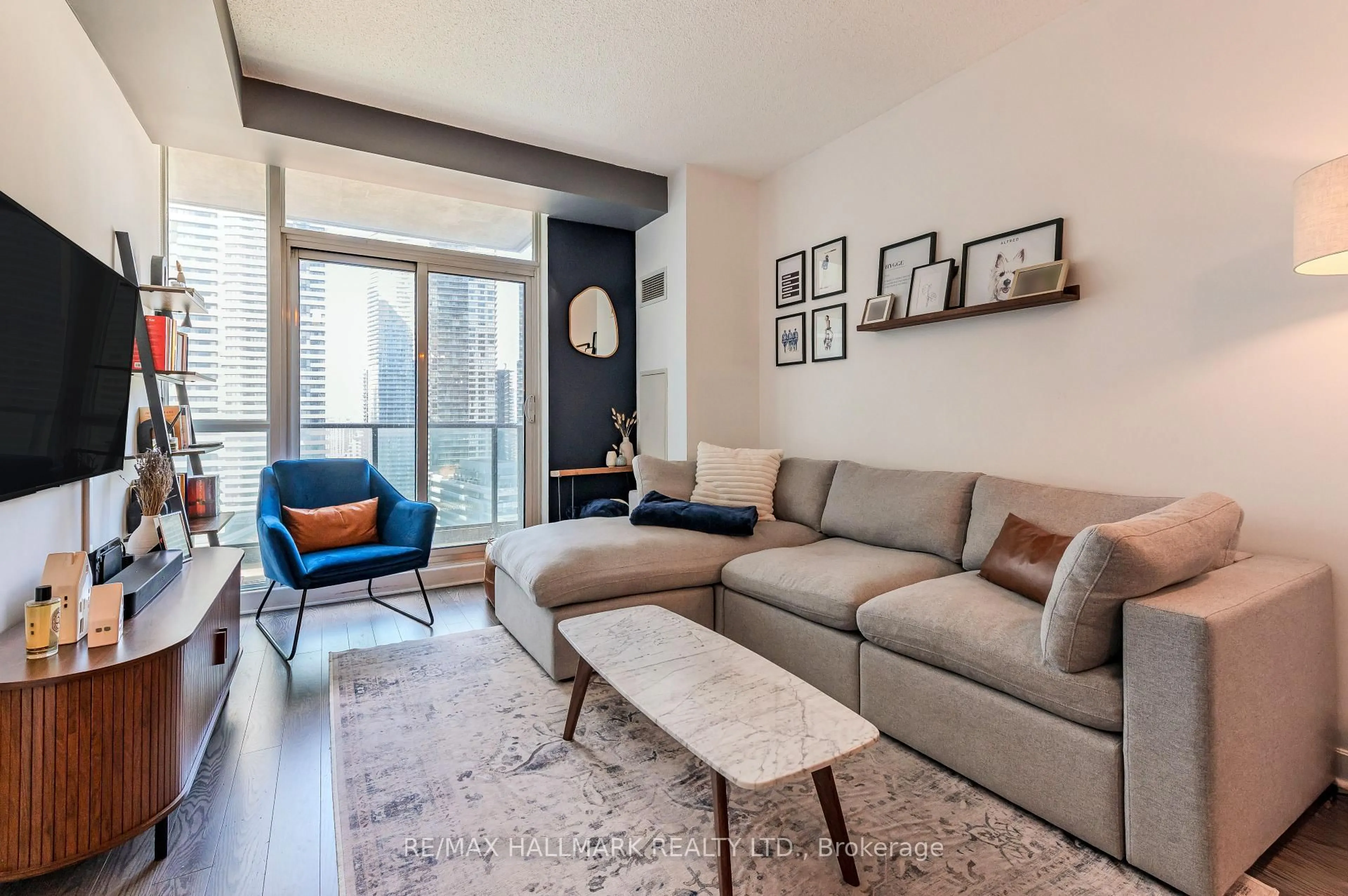 Living room with furniture, unknown for 18 Harbour St #2211, Toronto Ontario M6J 2Z6