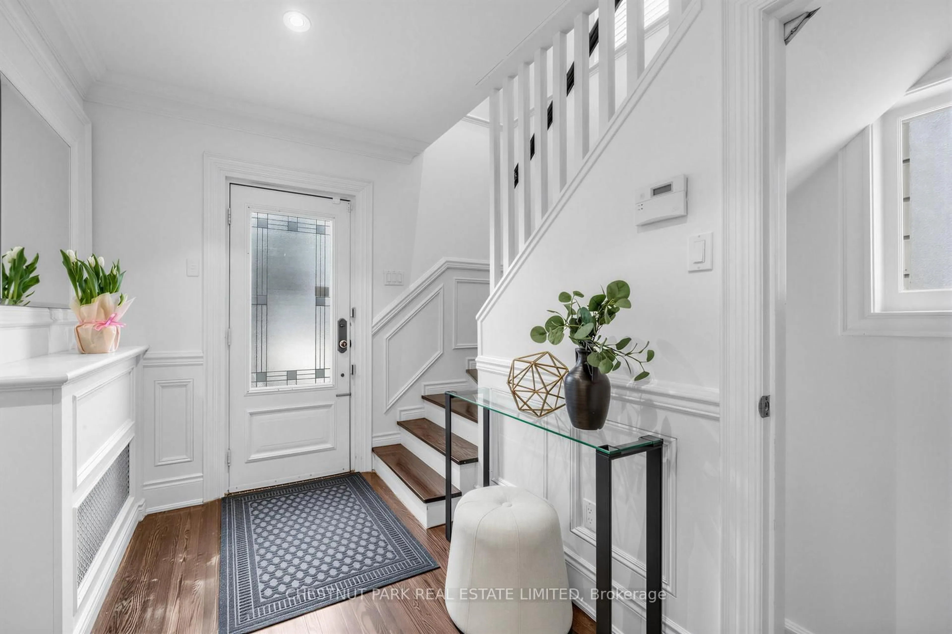 Indoor entryway for 122 Randolph Rd, Toronto Ontario M4G 3R9