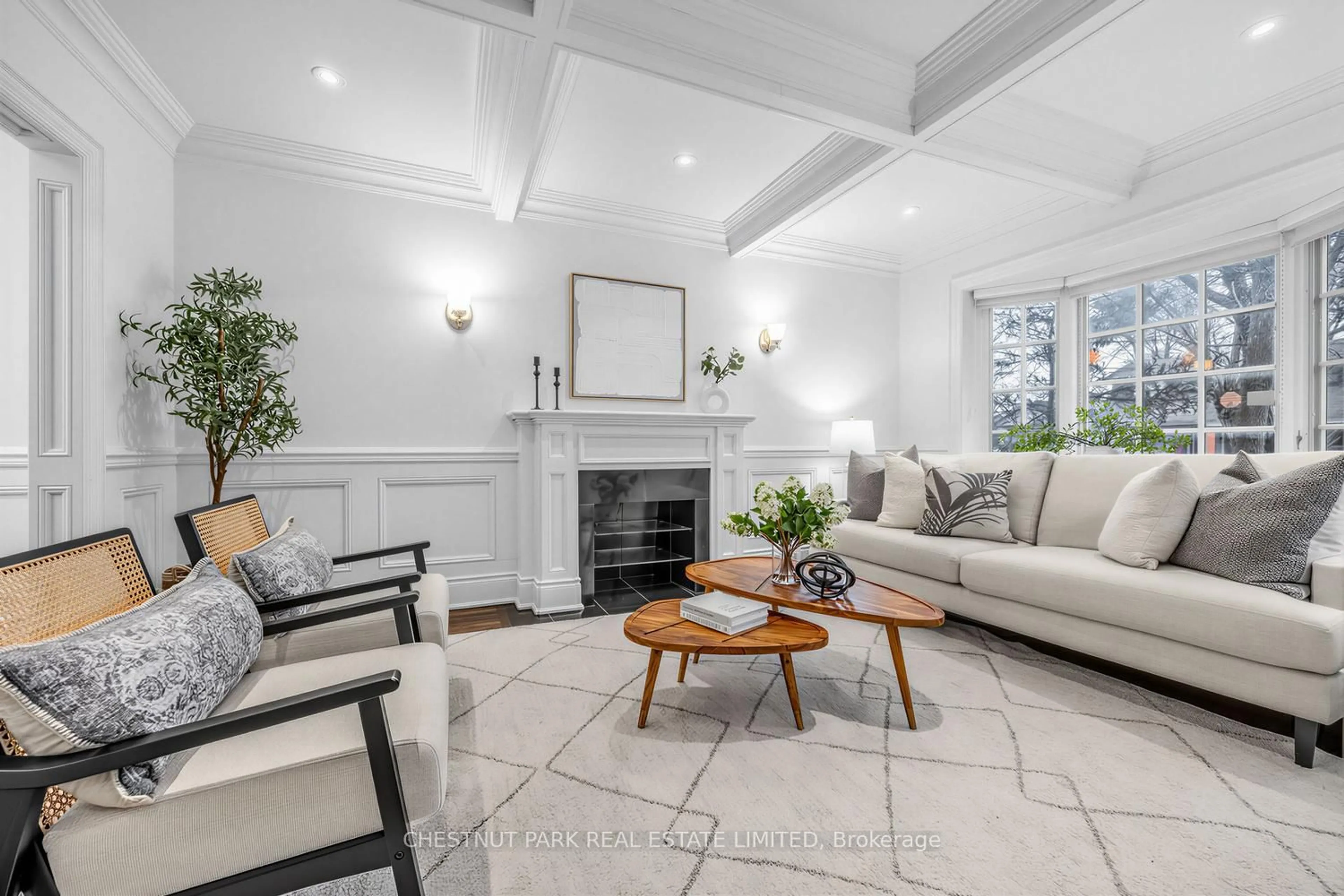 Living room with furniture, unknown for 122 Randolph Rd, Toronto Ontario M4G 3R9