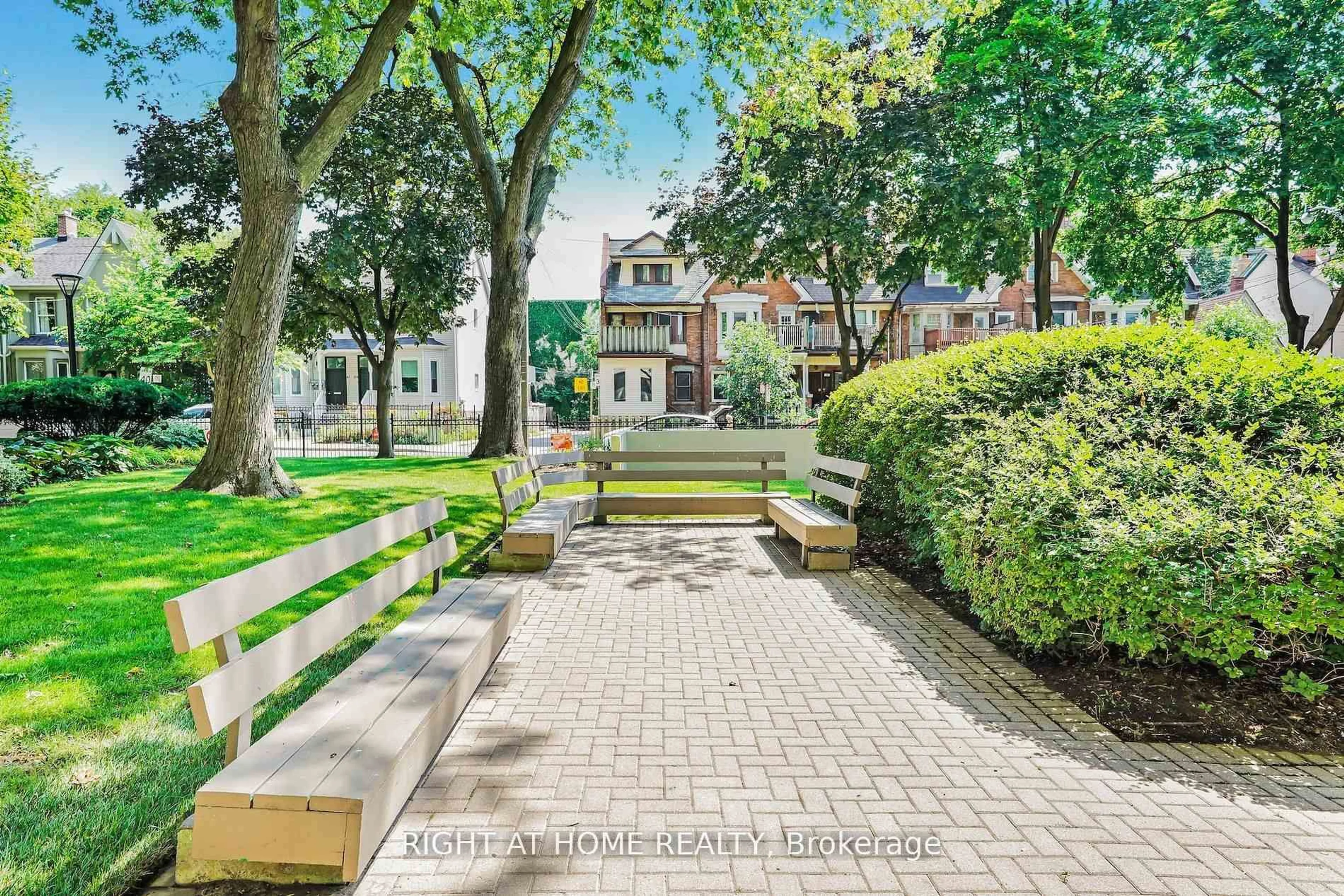 Patio, street for 40 Homewood Ave #908, Toronto Ontario M4Y 2K2