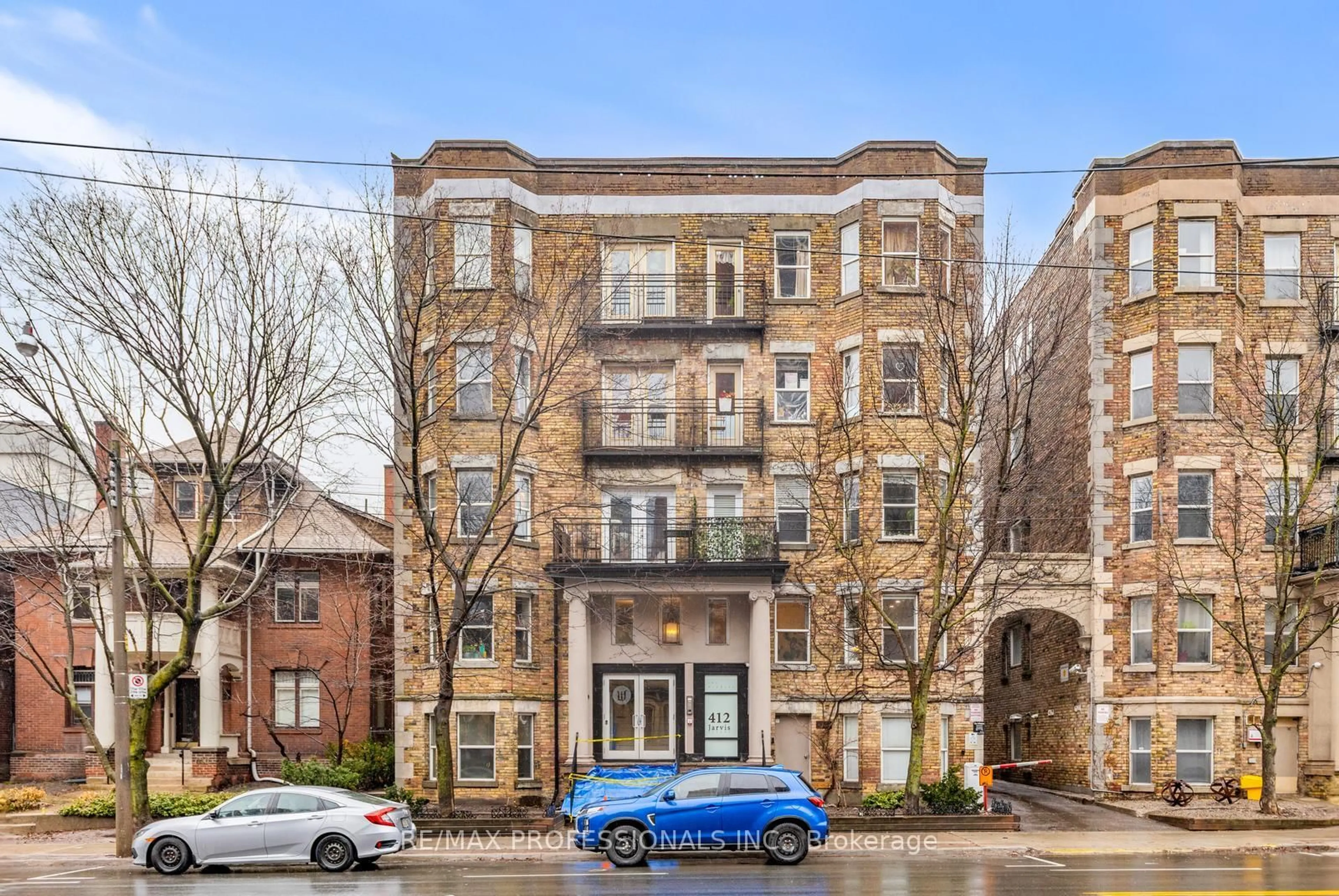 Home with brick exterior material, building for 412 Jarvis St #105, Toronto Ontario M4Y 2G6