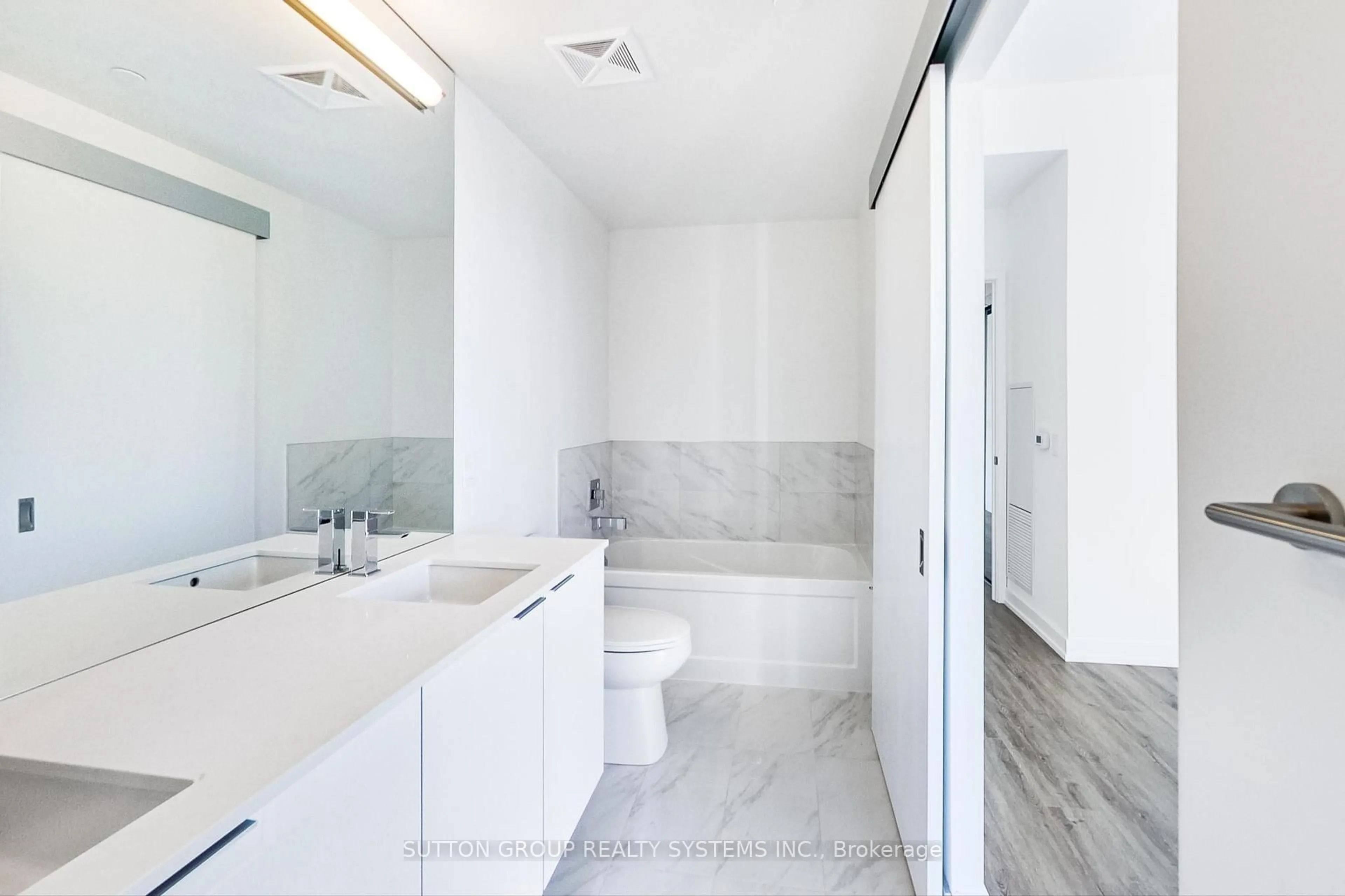Contemporary bathroom, ceramic/tile floor for 158 Front St #2502, Toronto Ontario M5A 1E5