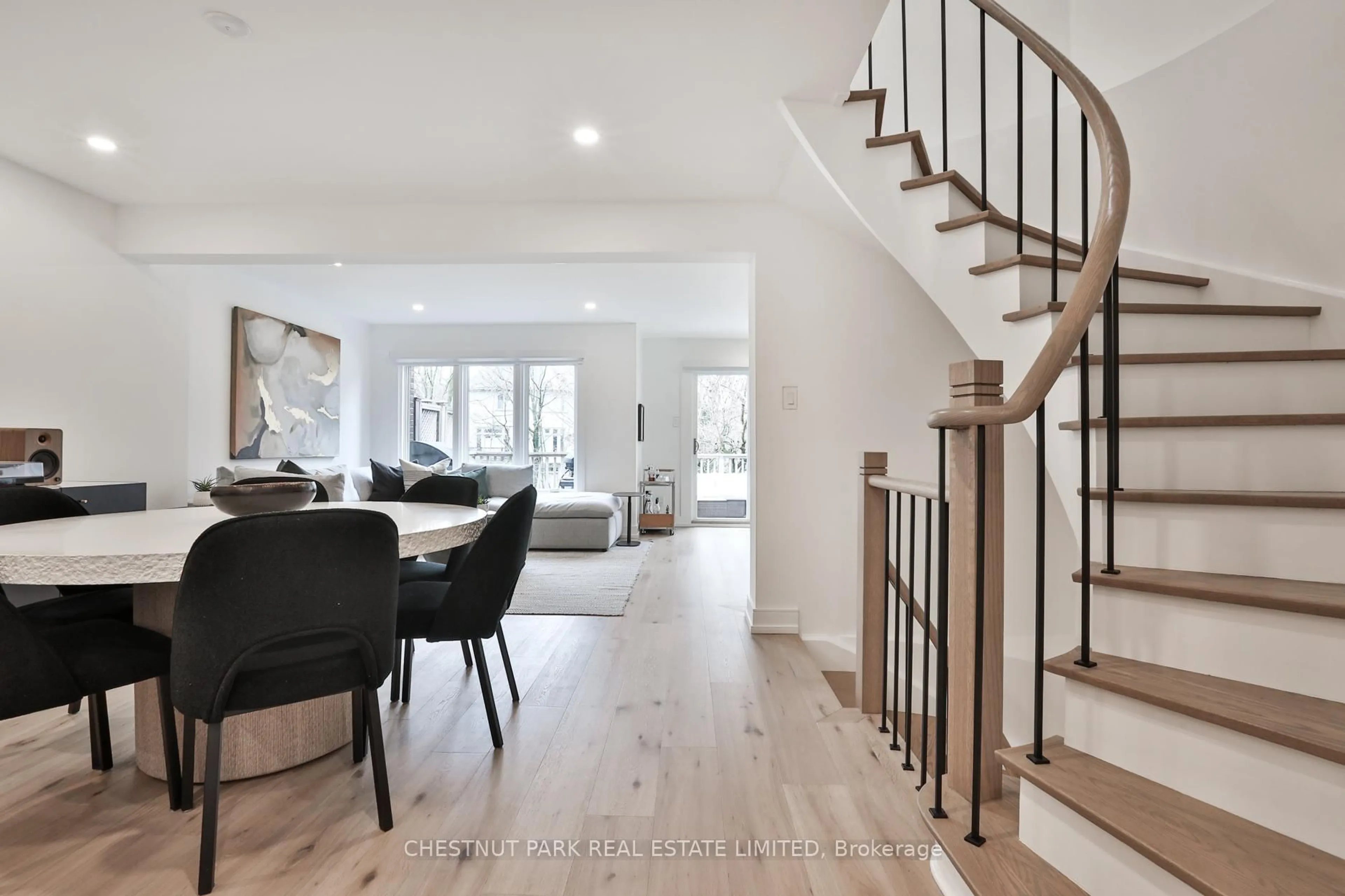 Unknown for 1372 Avenue Rd, Toronto Ontario M5N 2H4