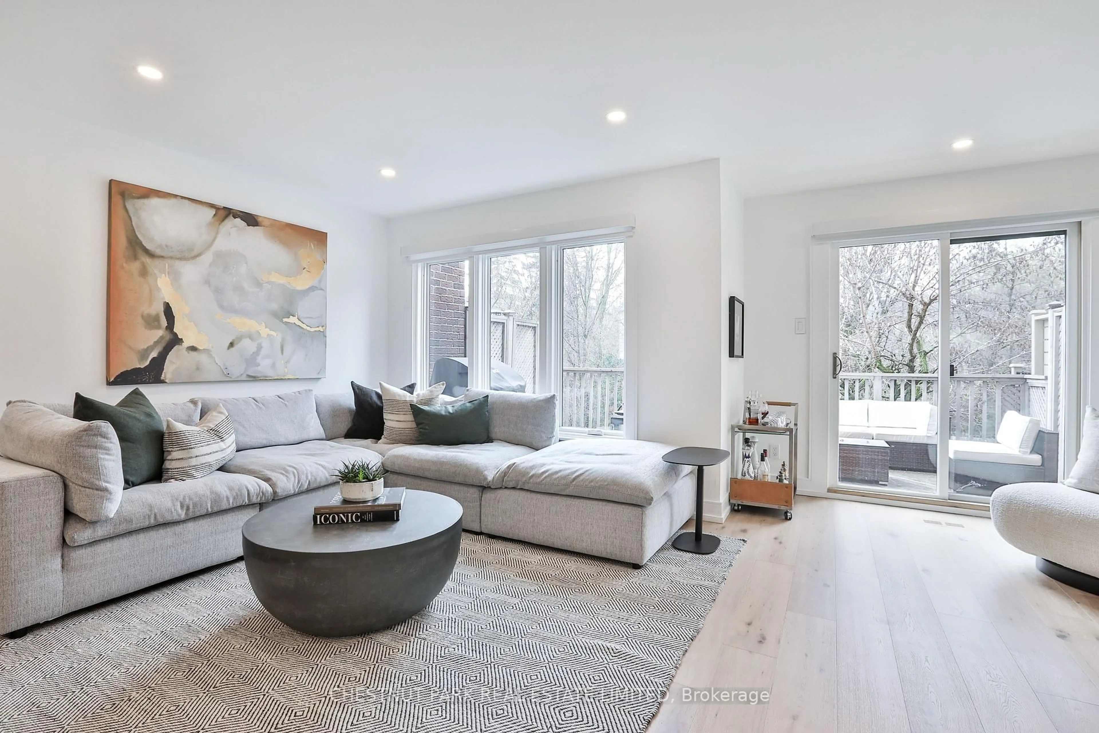 Living room with furniture, unknown for 1372 Avenue Rd, Toronto Ontario M5N 2H4