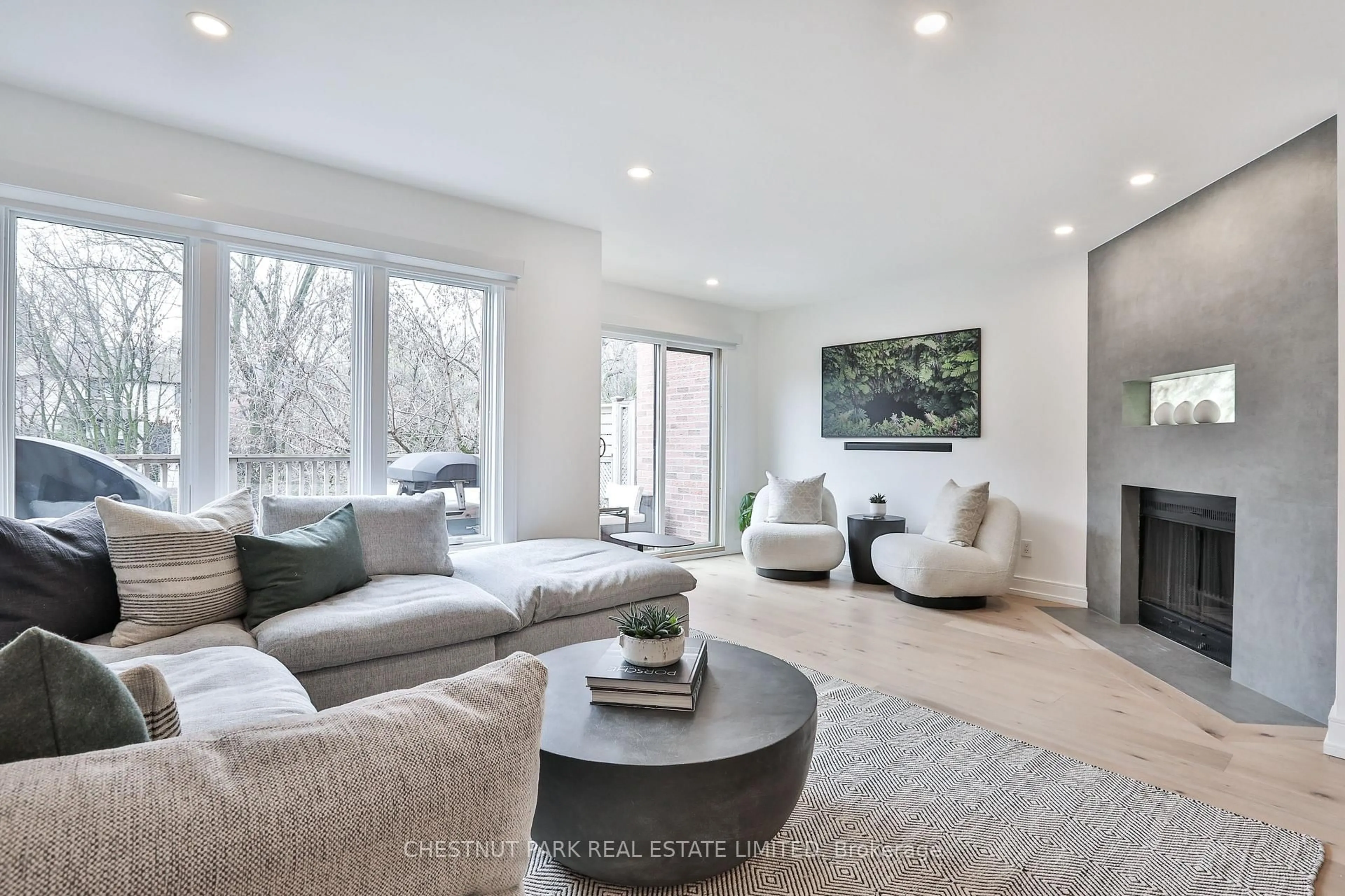 Living room with furniture, unknown for 1372 Avenue Rd, Toronto Ontario M5N 2H4