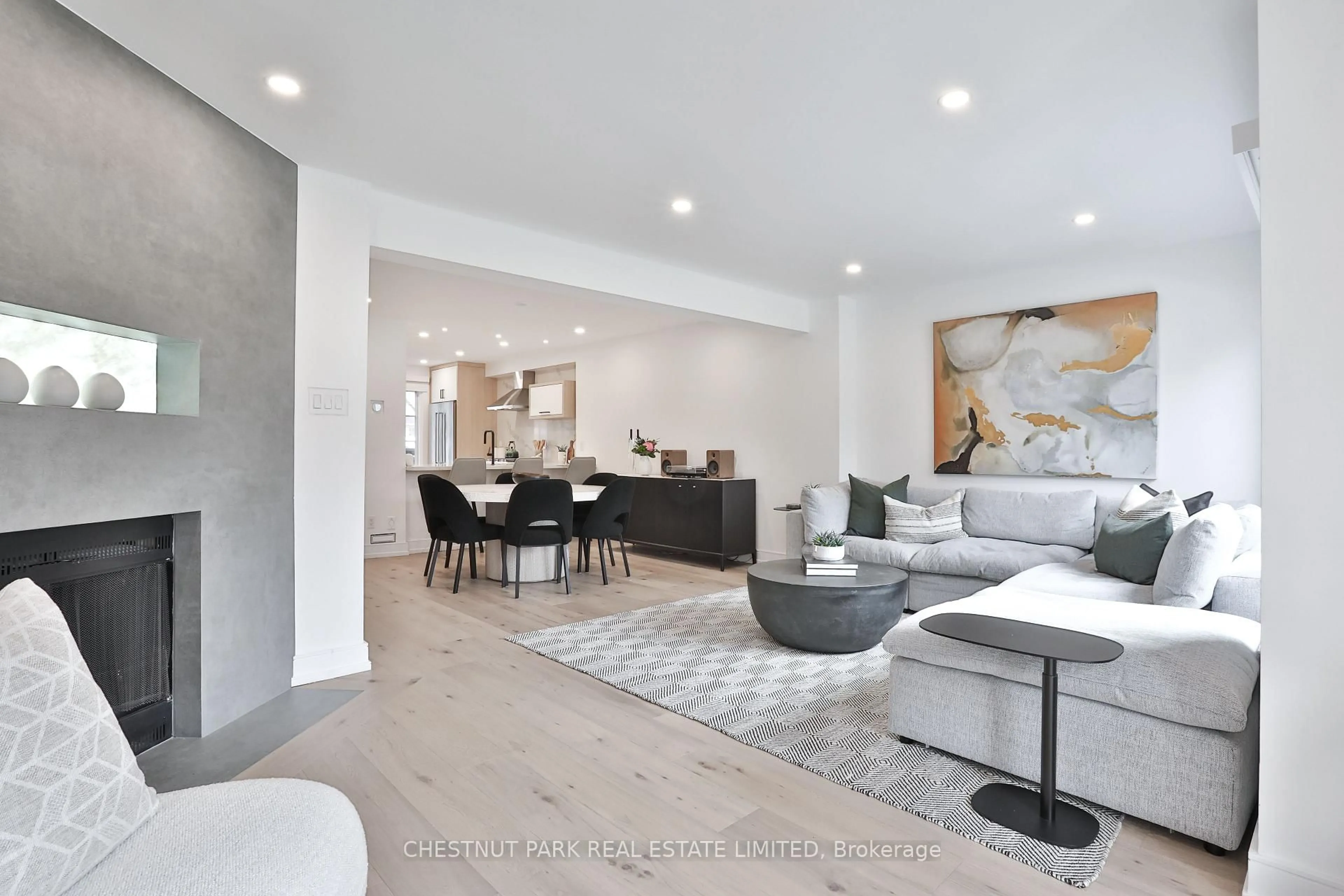 Living room with furniture, unknown for 1372 Avenue Rd, Toronto Ontario M5N 2H4