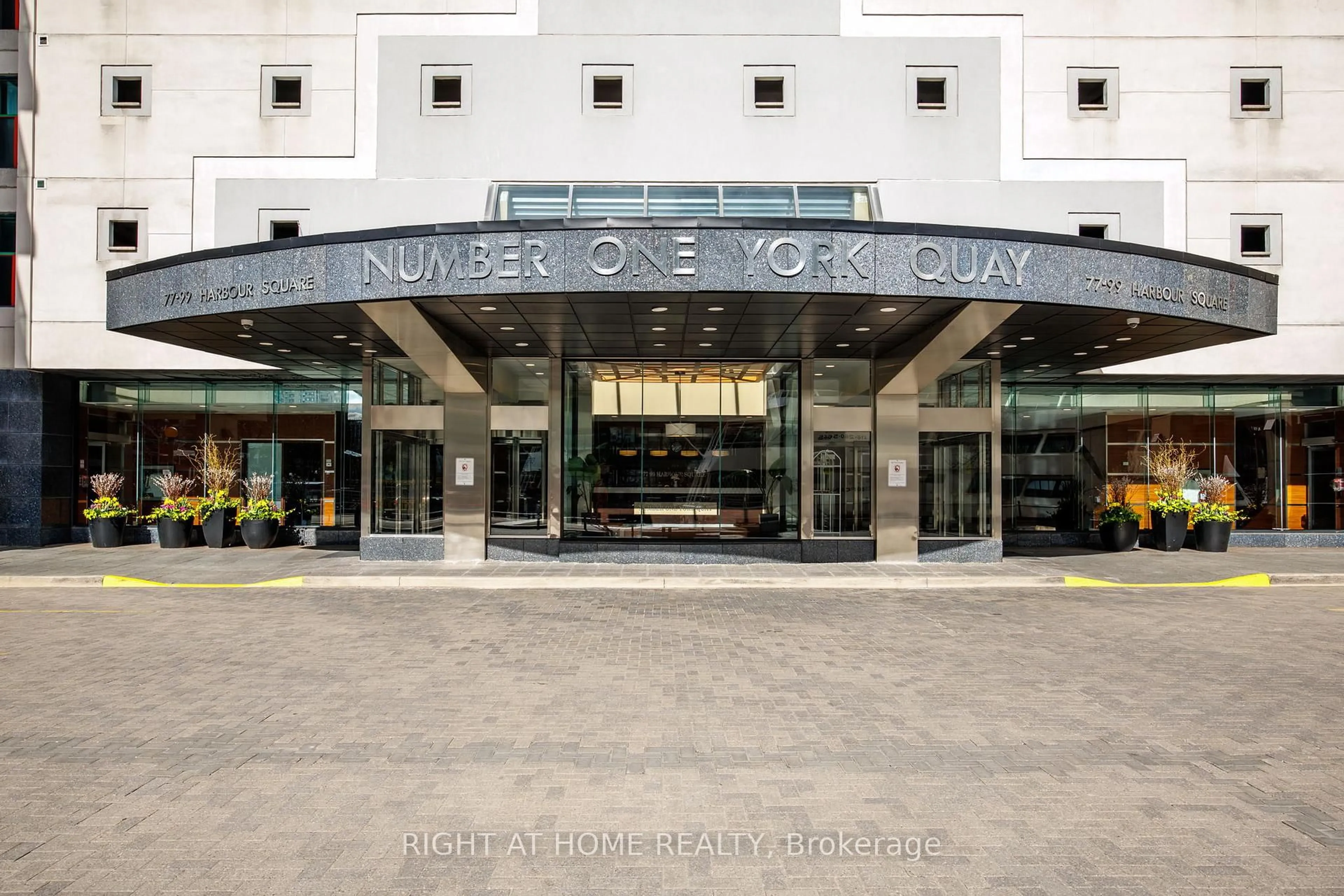 Indoor foyer for 77 Harbour Sq #2306, Toronto Ontario M5J 2S2