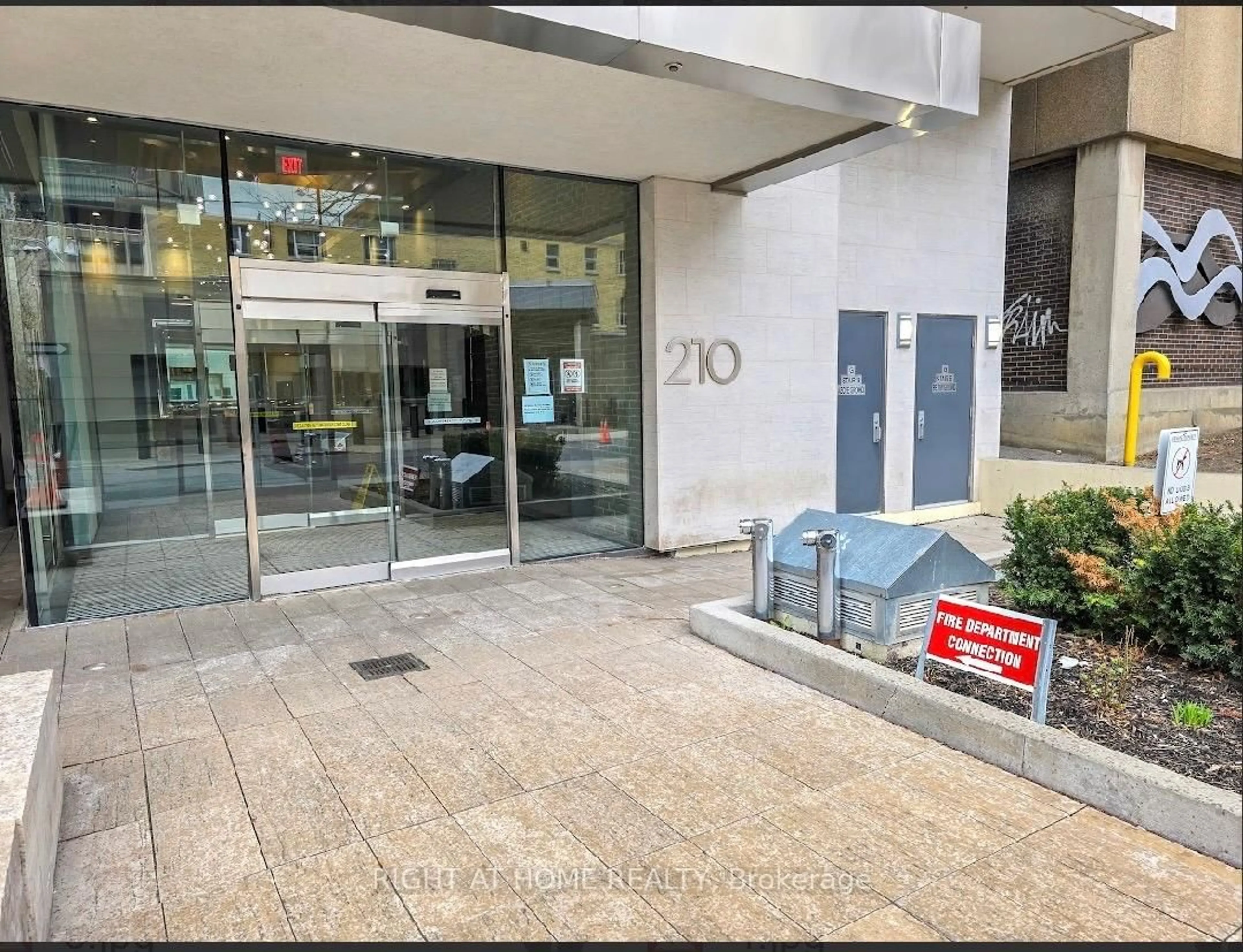 Indoor foyer for 210 SIMCOE St #2011, Toronto Ontario M5T 0A9