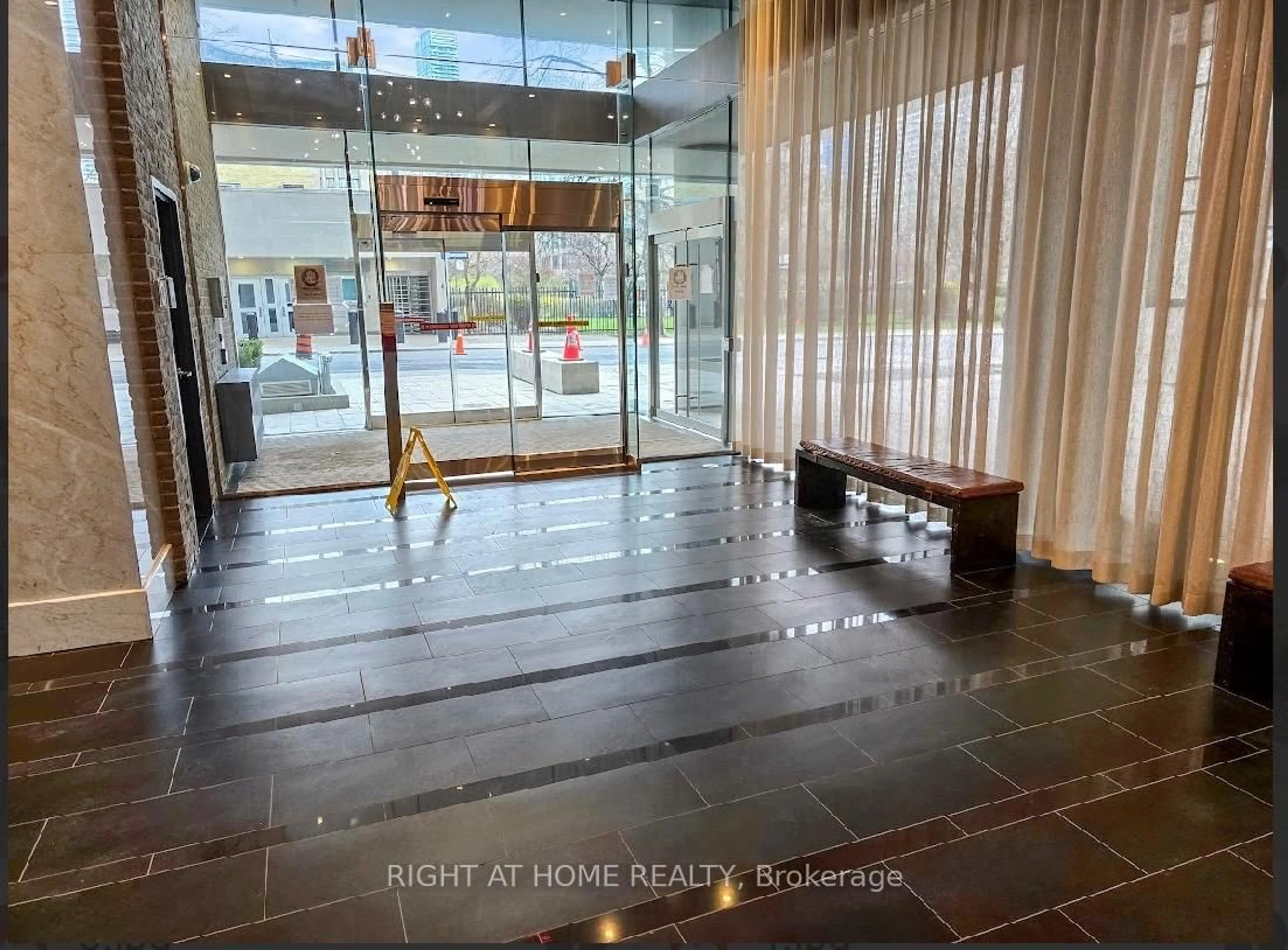 Indoor foyer for 210 SIMCOE St #2011, Toronto Ontario M5T 0A9