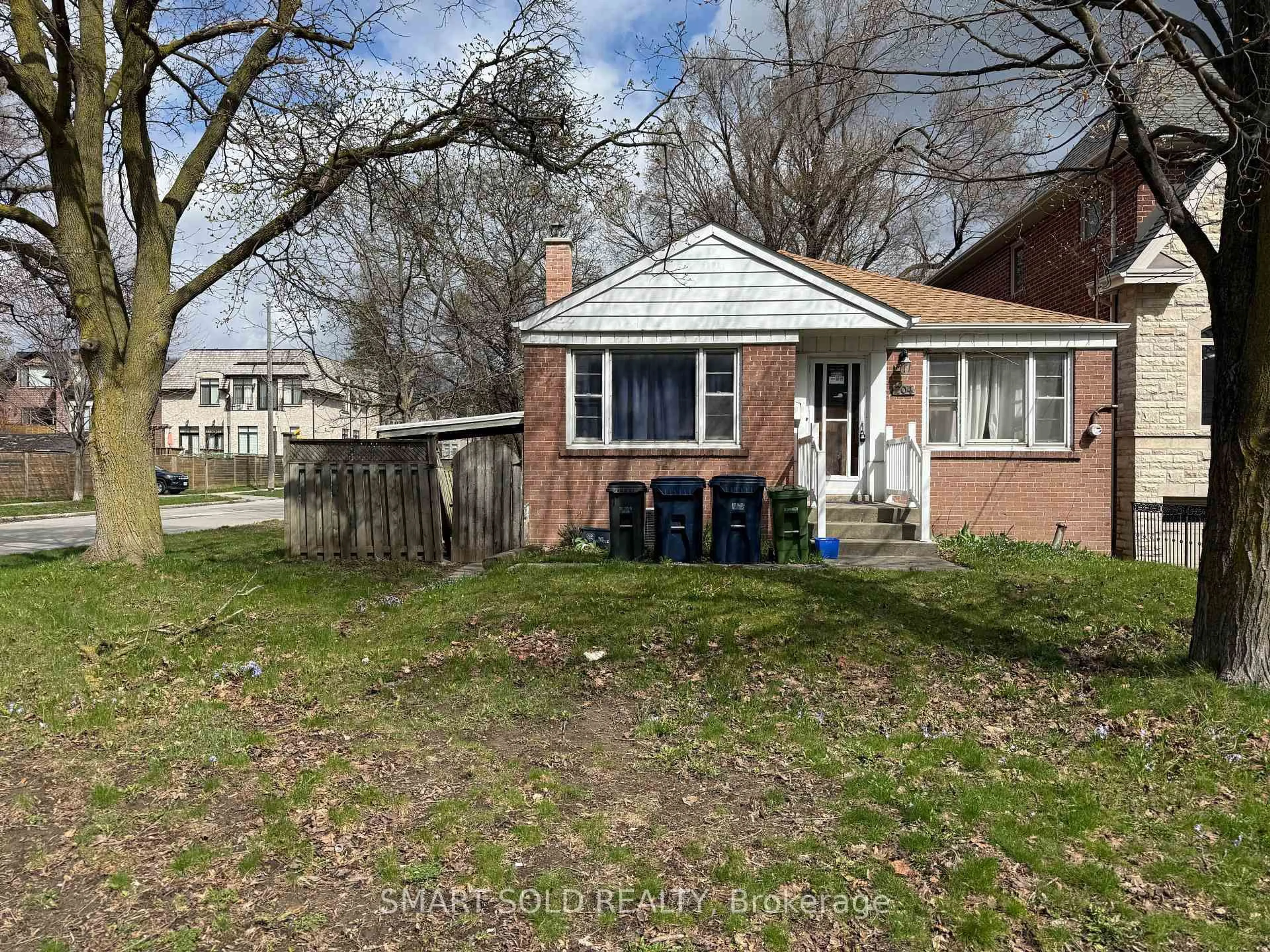 A pic from outside/outdoor area/front of a property/back of a property/a pic from drone, street for 204 Cameron Ave, Toronto Ontario M2N 1E5