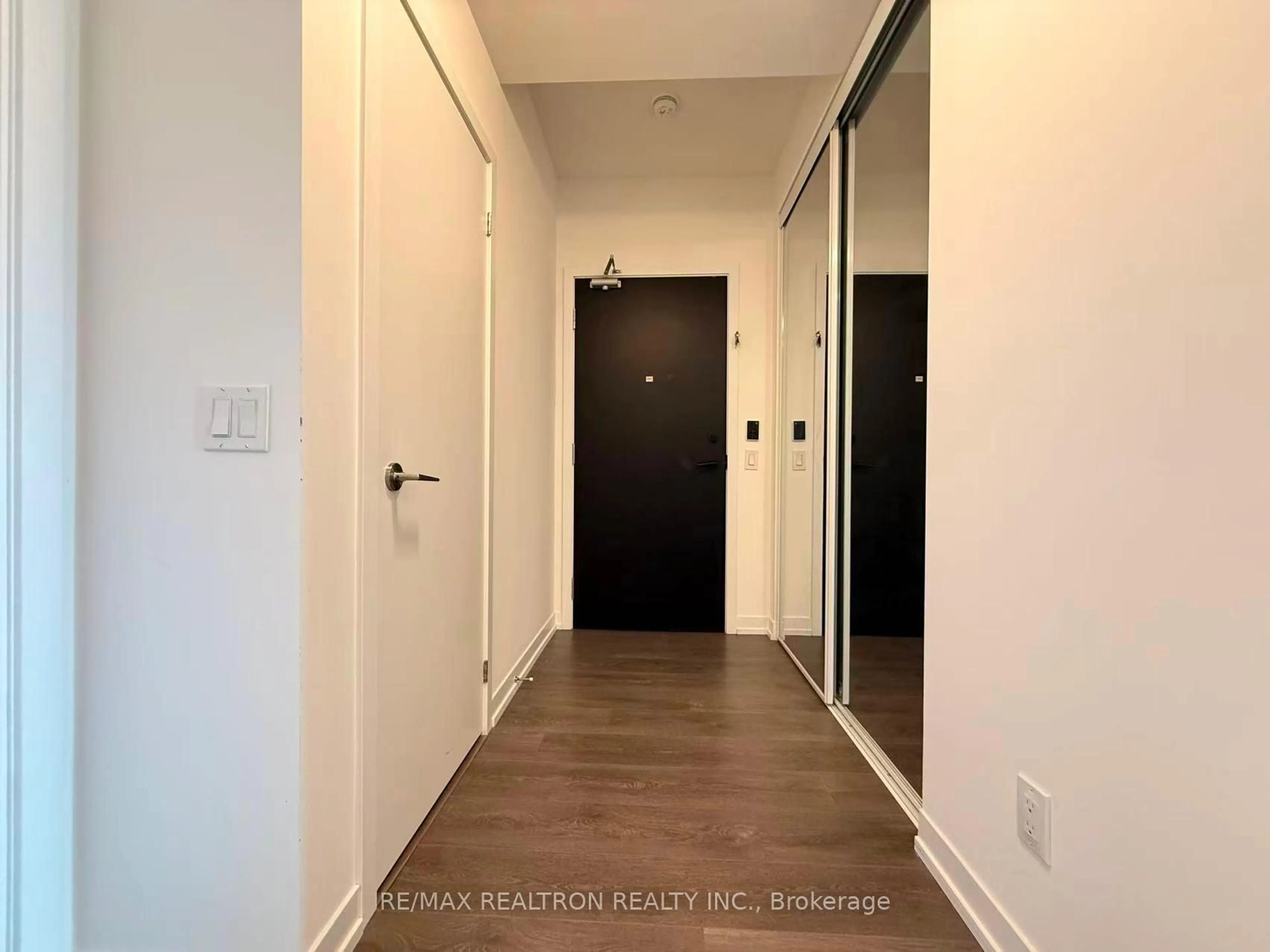 Indoor entryway for 125 Redpath Ave #3212, Toronto Ontario M4S 0B5