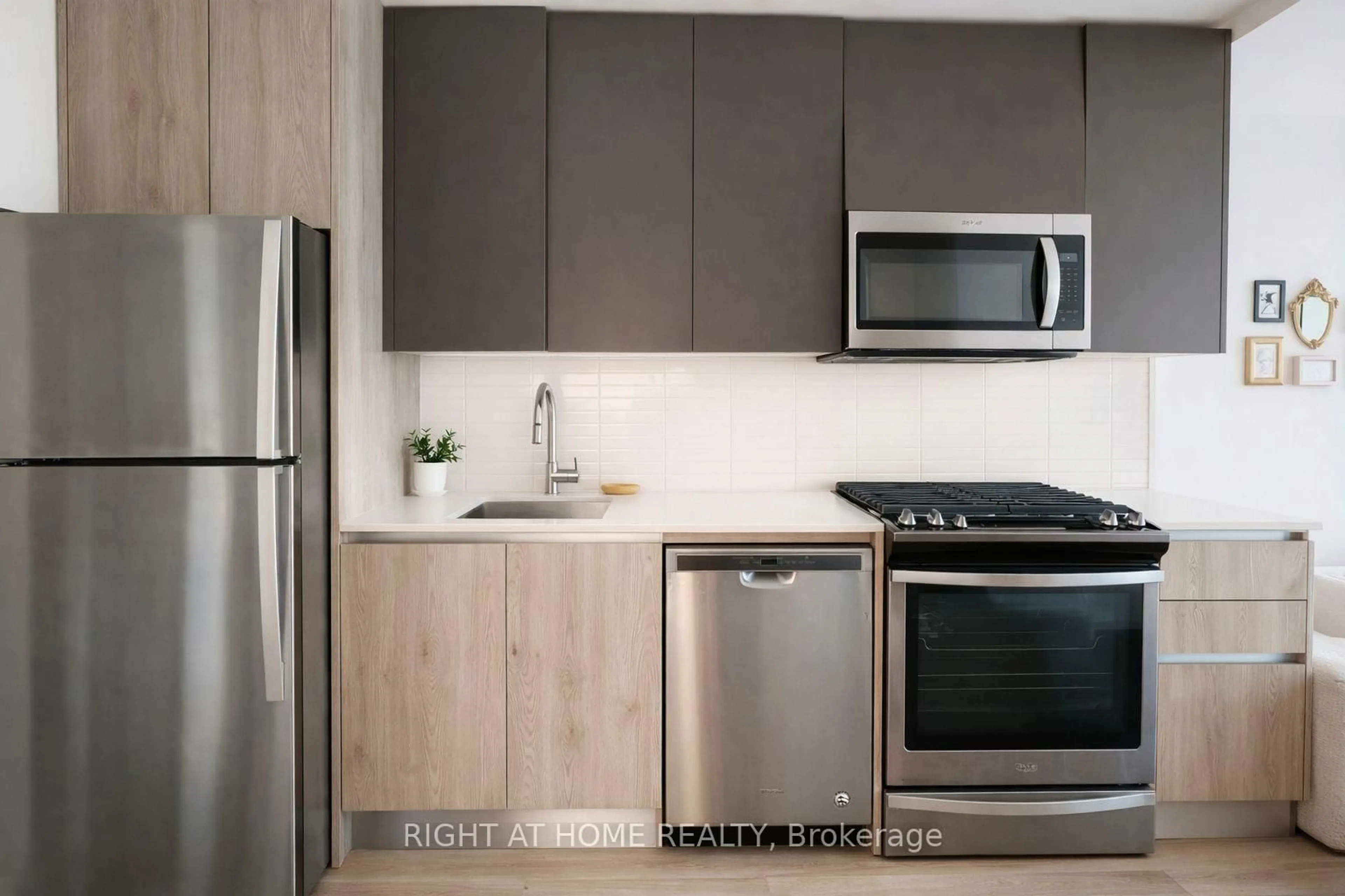 Standard kitchen, unknown for 2A Church St #2108, Toronto Ontario M5E 0E1