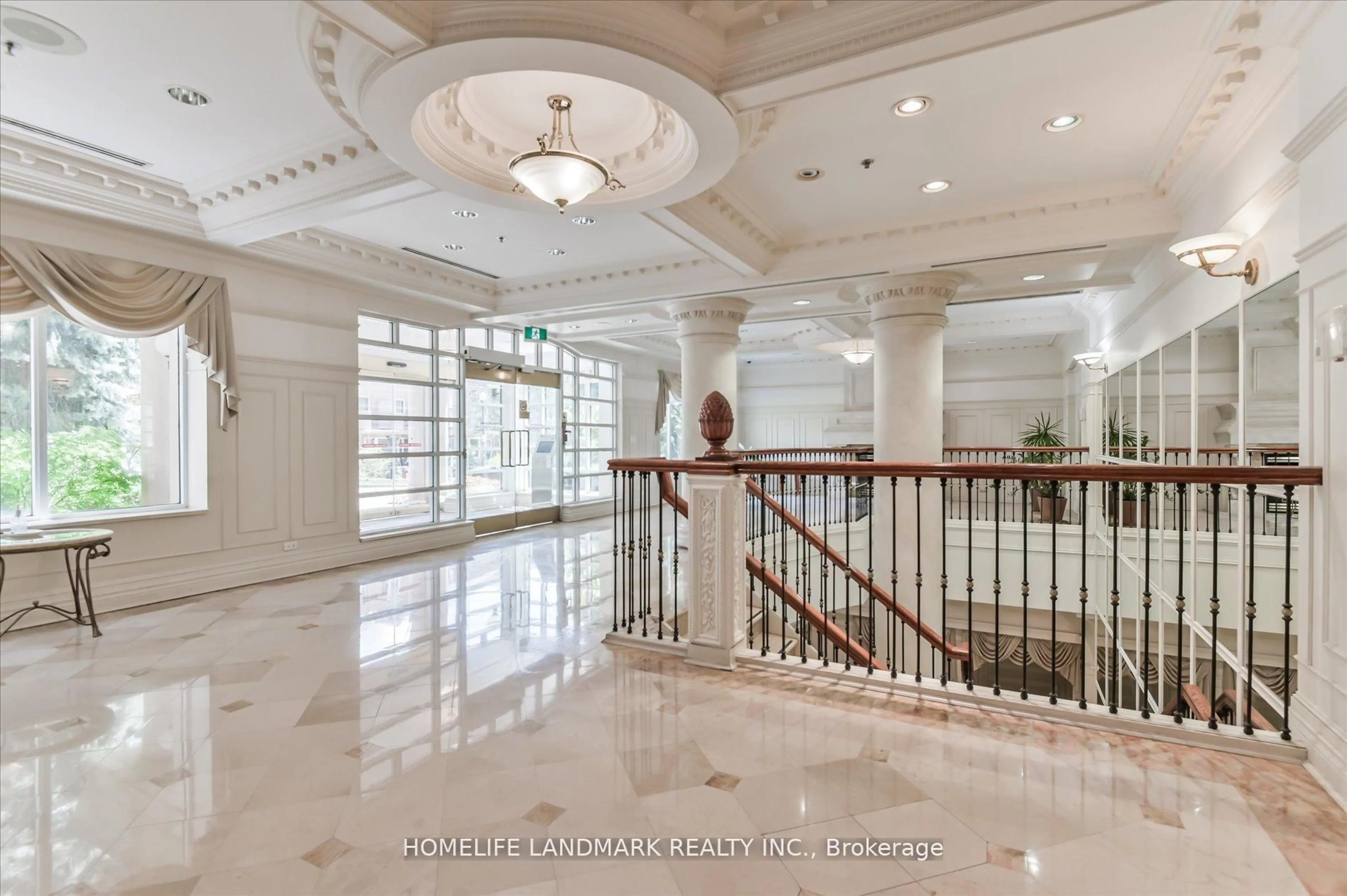 Indoor foyer for 18 Sommerset Way #206, Toronto Ontario M2N 6X5