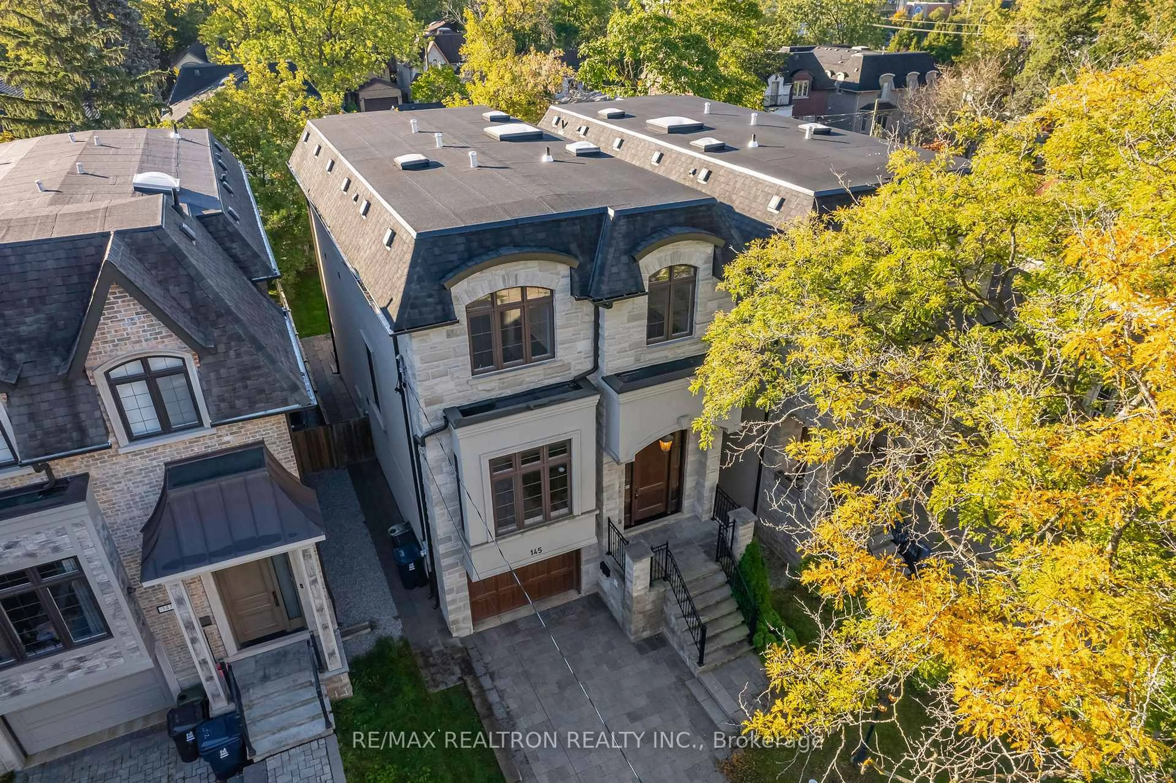 A pic from outside/outdoor area/front of a property/back of a property/a pic from drone, unknown for 145 Kingsdale Ave, Toronto Ontario M2N 3W8