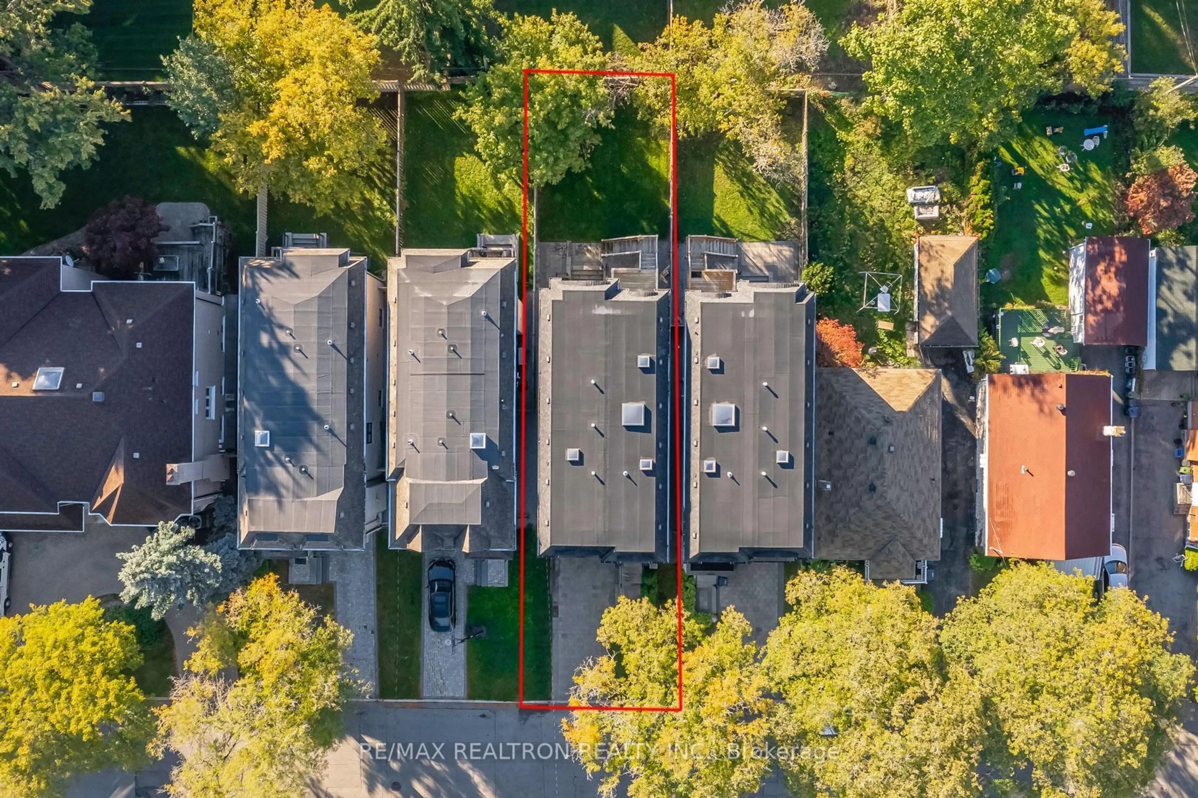 A pic from outside/outdoor area/front of a property/back of a property/a pic from drone, unknown for 145 Kingsdale Ave, Toronto Ontario M2N 3W8