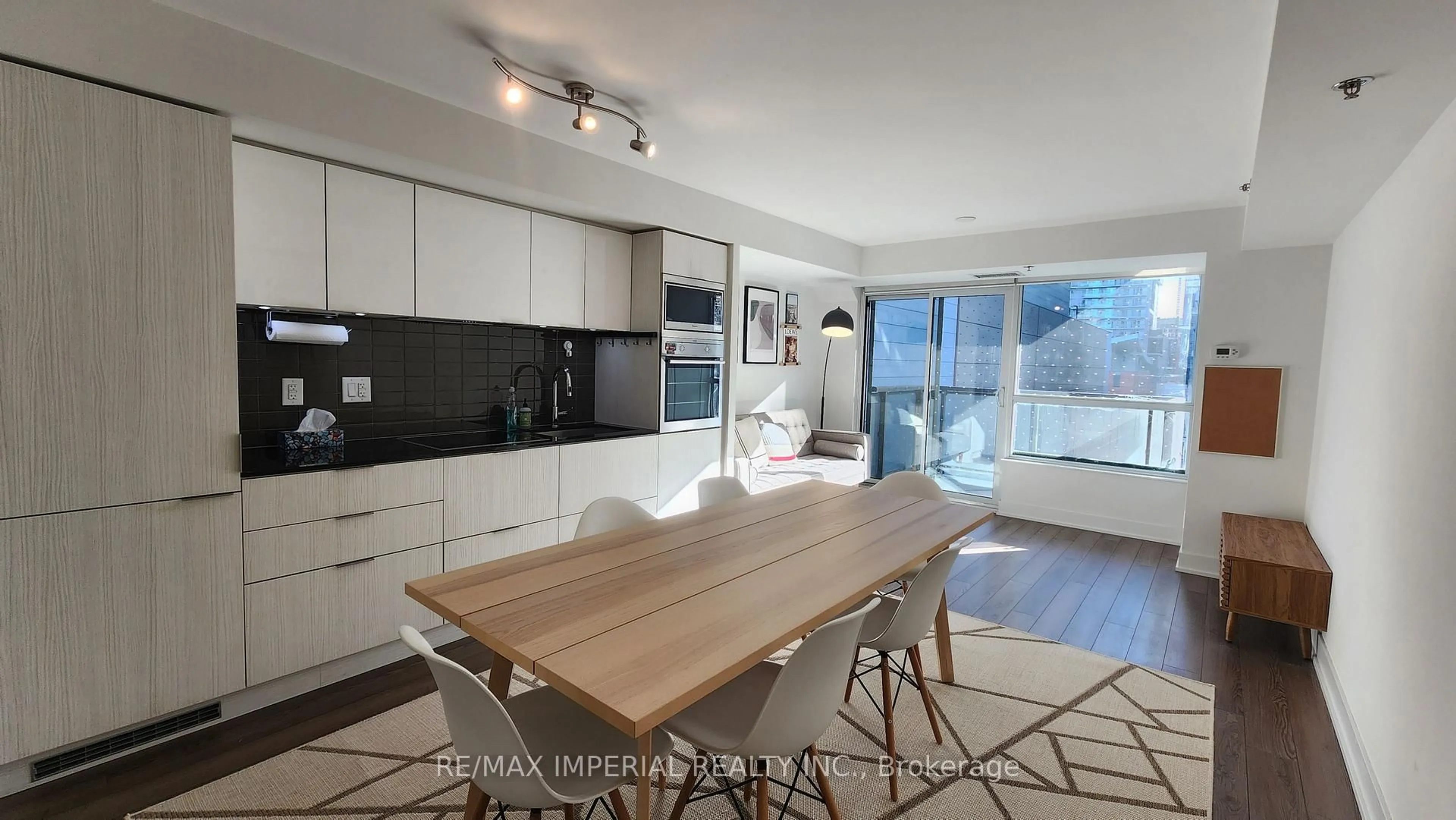 Open concept kitchen, unknown for 318 Richmond St #515, Toronto Ontario M5V 0B4